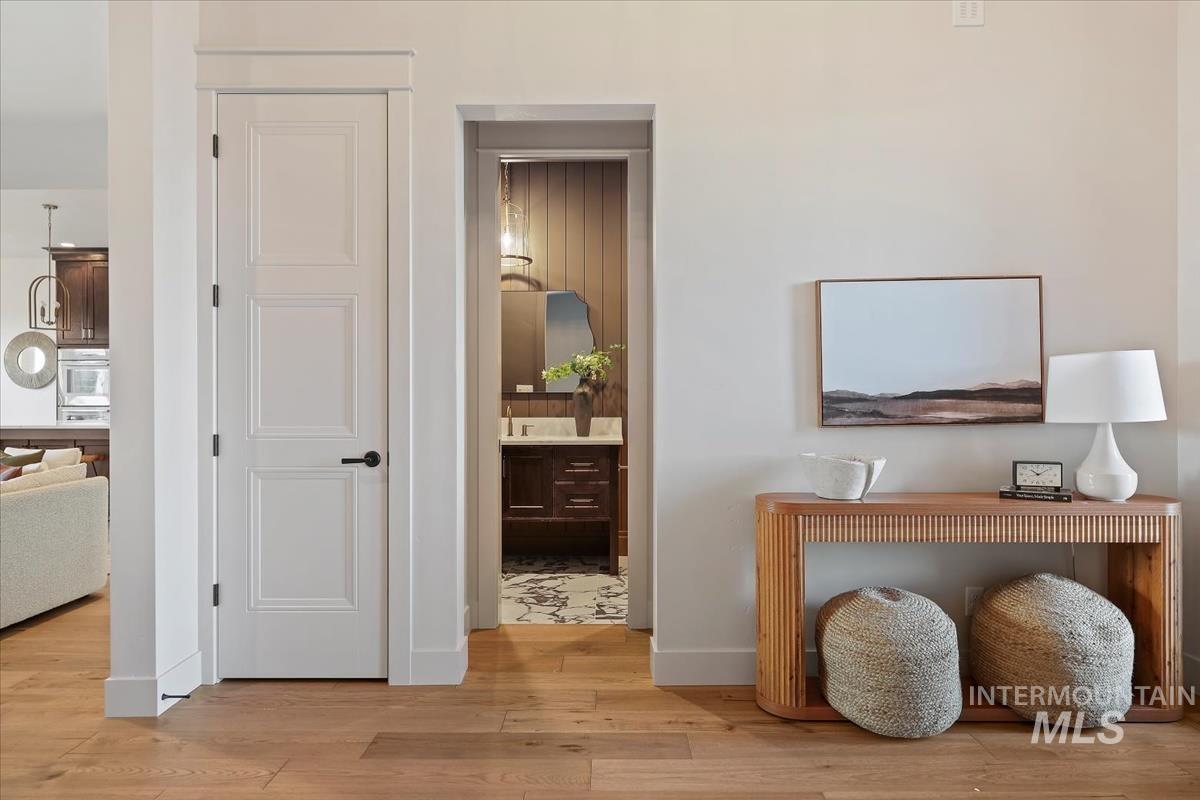 6101 W Estuary St, Eagle, Idaho 83616, 4 Bedrooms, 3.5 Bathrooms, Residential For Sale, Price $1,199,000,MLS 98971992