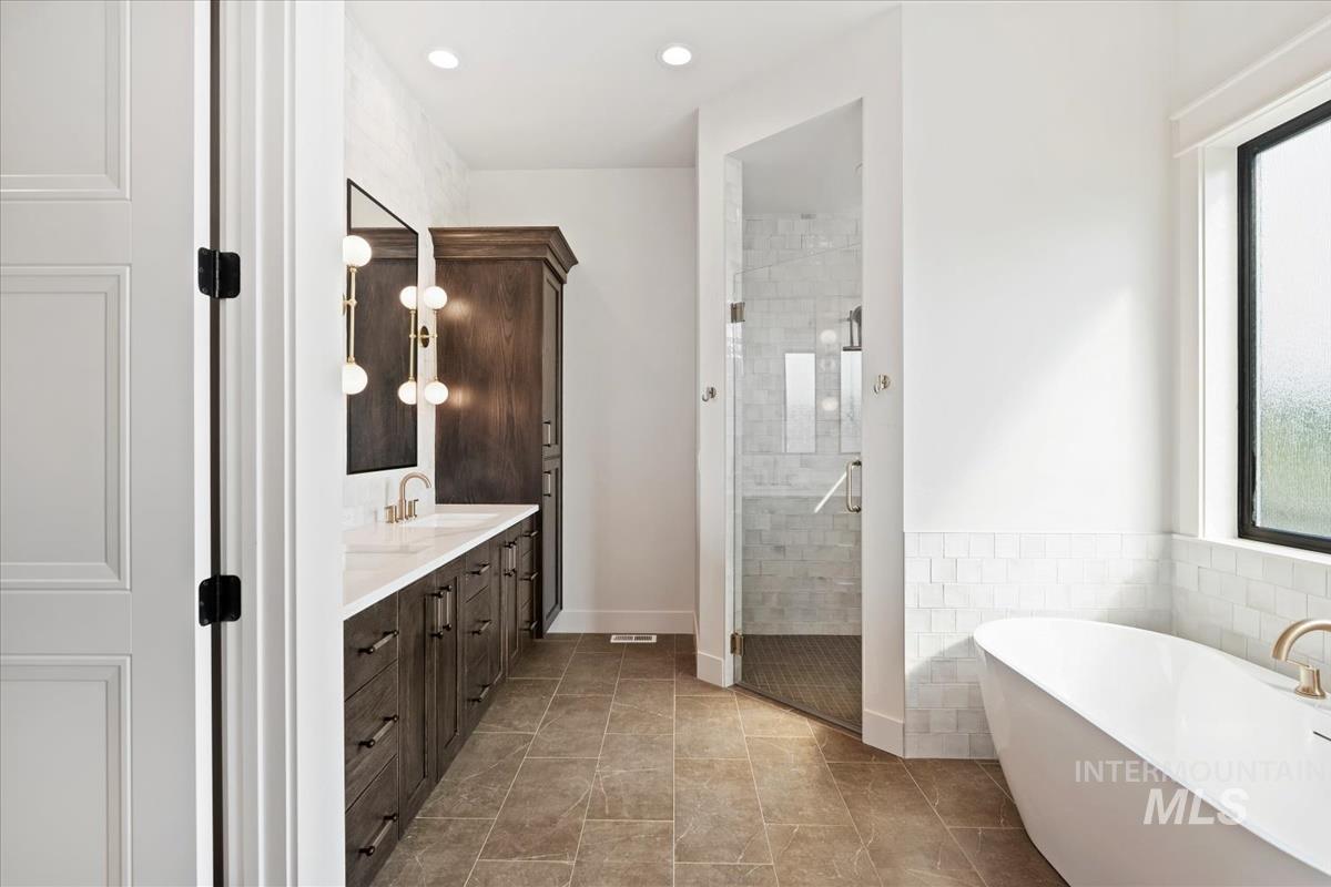 6101 W Estuary St, Eagle, Idaho 83616, 4 Bedrooms, 3.5 Bathrooms, Residential For Sale, Price $1,199,000,MLS 98971992