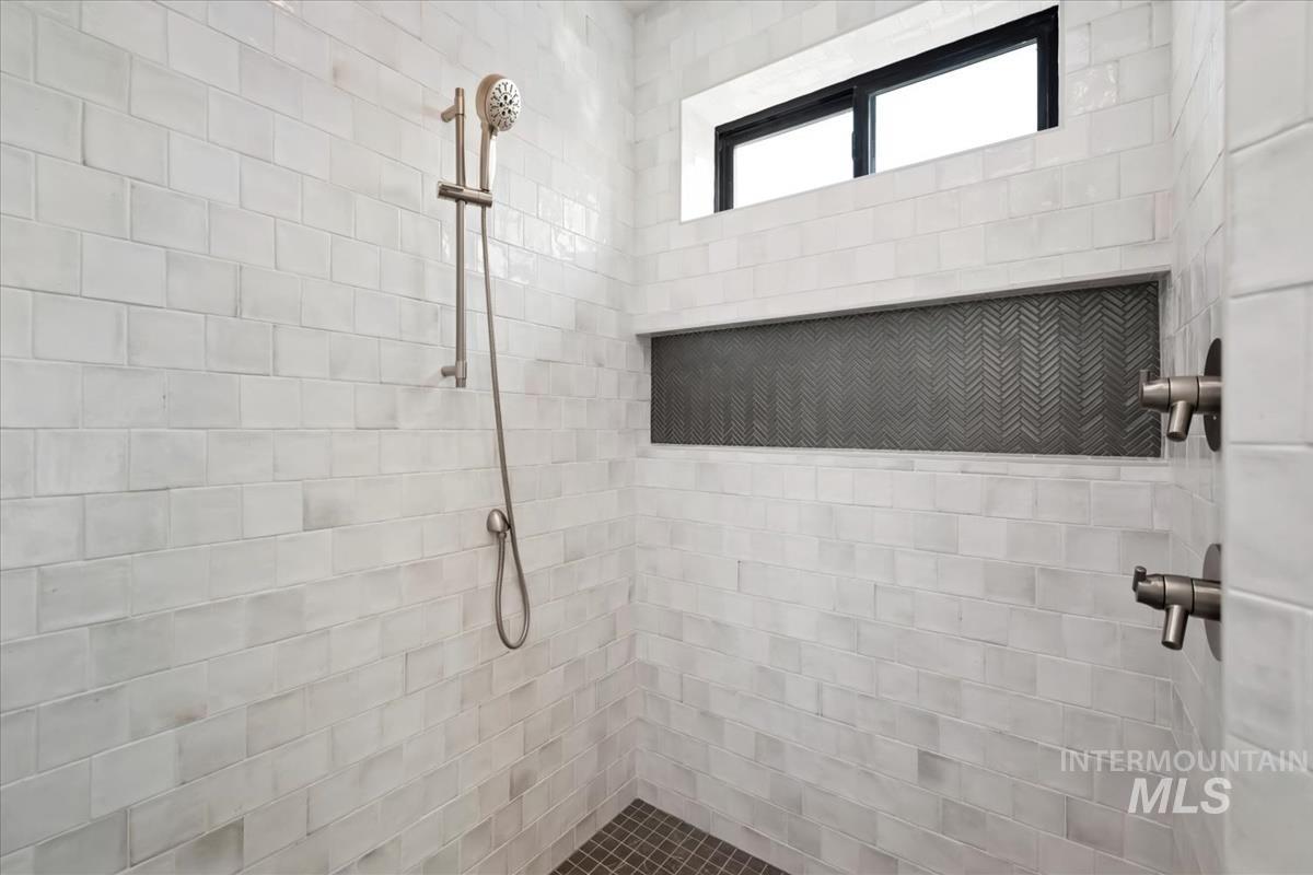 6101 W Estuary St, Eagle, Idaho 83616, 4 Bedrooms, 3.5 Bathrooms, Residential For Sale, Price $1,249,000,MLS 98971992