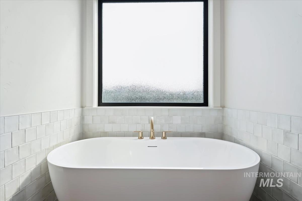 6101 W Estuary St, Eagle, Idaho 83616, 4 Bedrooms, 3.5 Bathrooms, Residential For Sale, Price $1,199,000,MLS 98971992