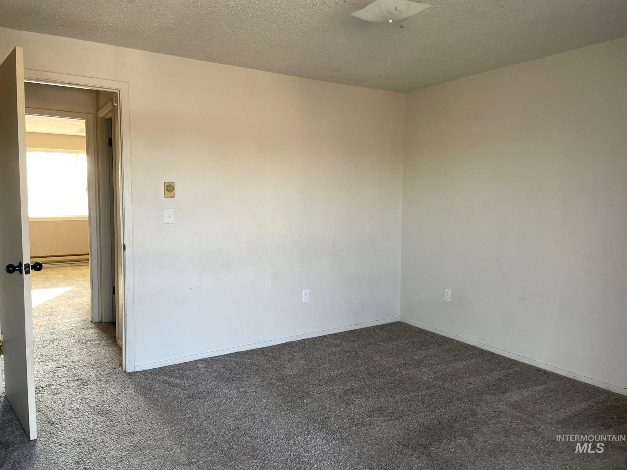 131 Oxley Road, Emmett, Idaho 83617, 2 Bedrooms, 1 Bathroom, Residential Income For Sale, Price $410,000,MLS 98971993