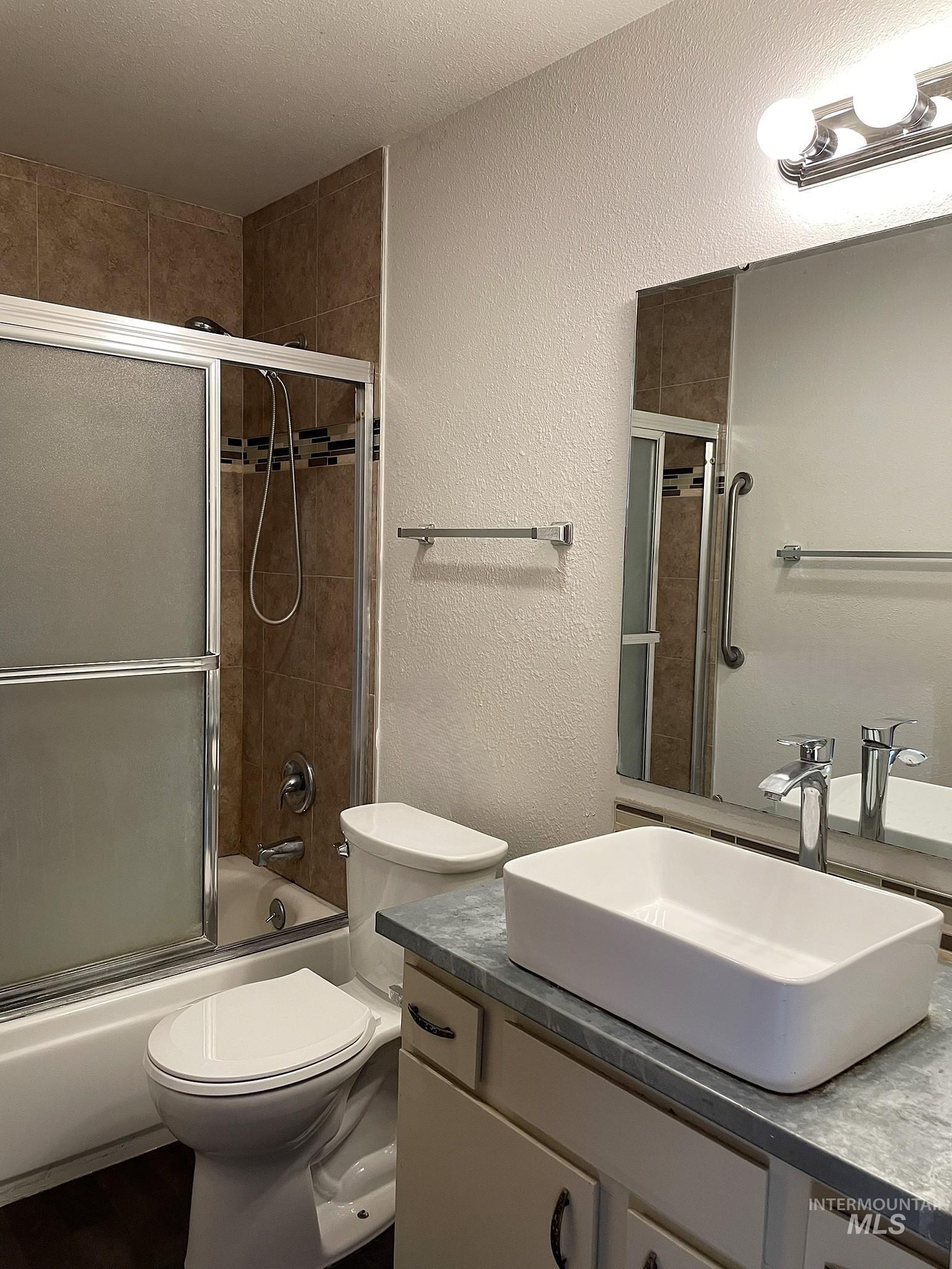 131 Oxley Road, Emmett, Idaho 83617, 2 Bedrooms, 1 Bathroom, Residential Income For Sale, Price $410,000,MLS 98971993