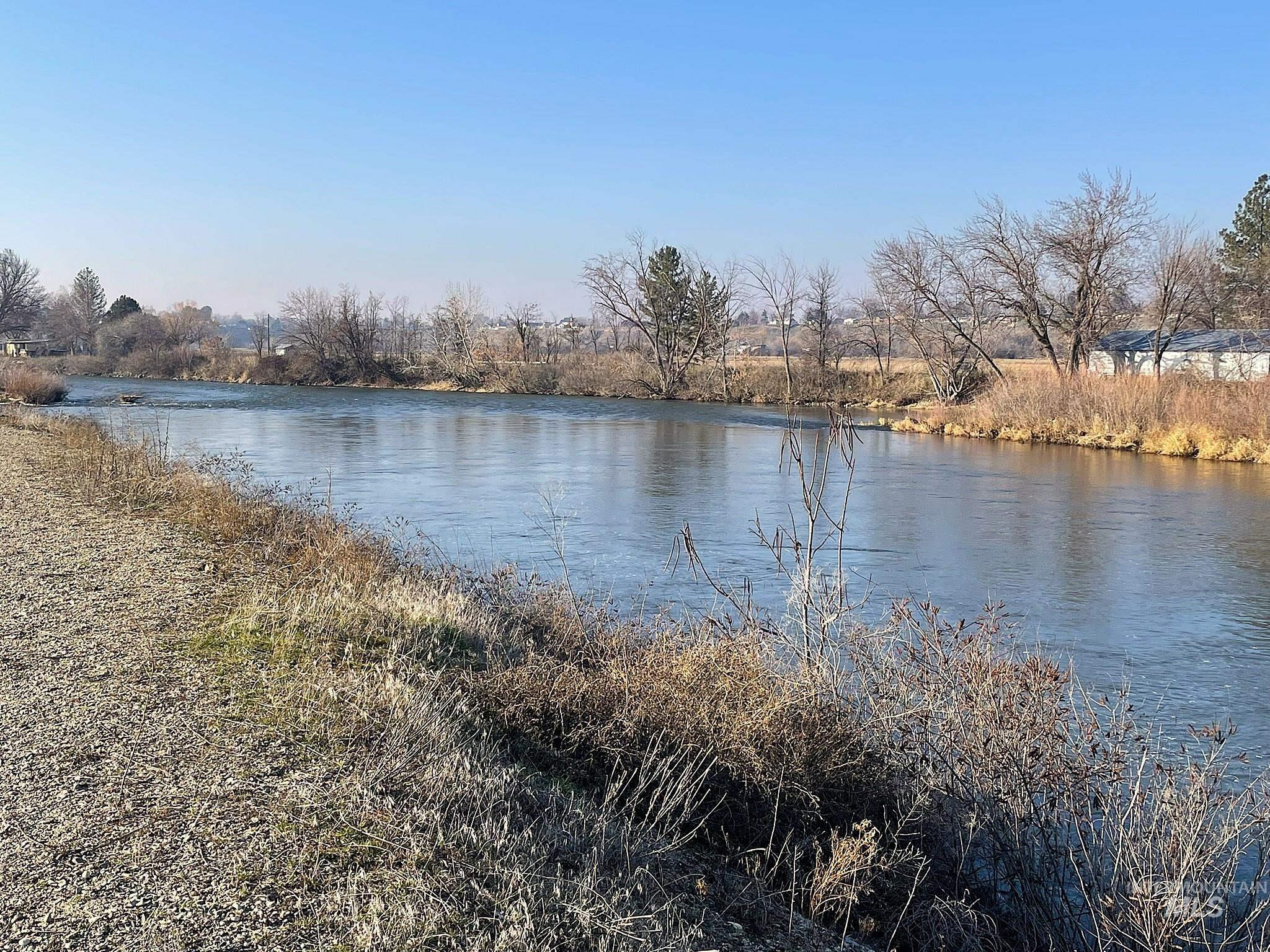 131 Oxley Road, Emmett, Idaho 83617, 2 Bedrooms, 1 Bathroom, Residential Income For Sale, Price $410,000,MLS 98971993