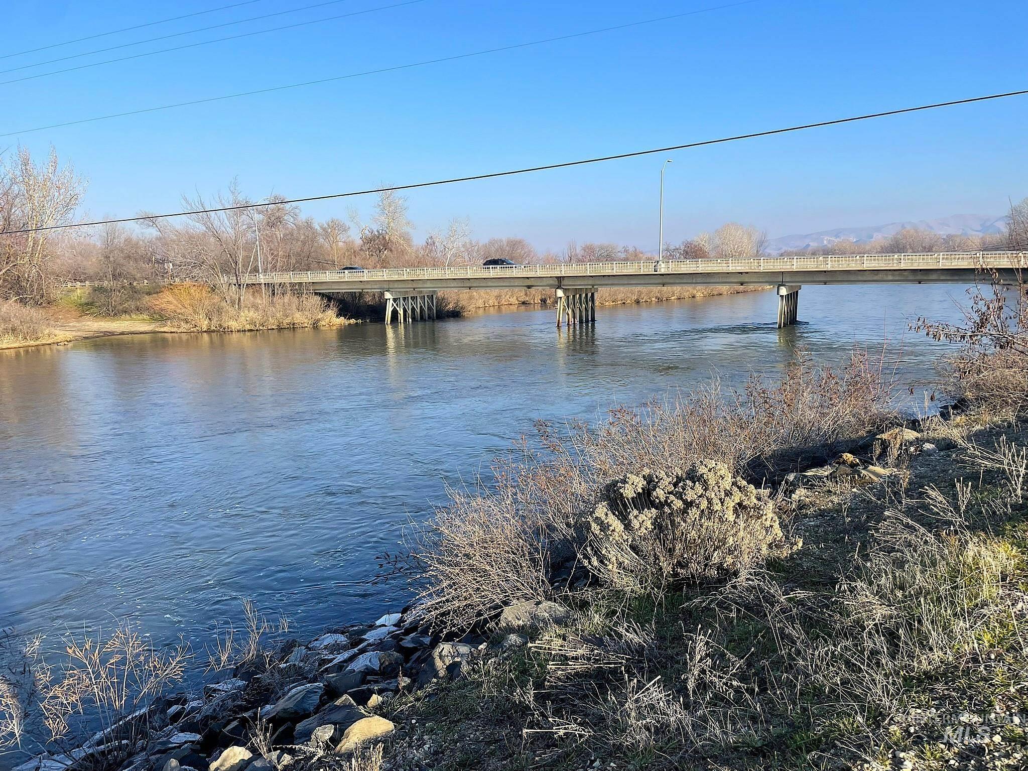 131 Oxley Road, Emmett, Idaho 83617, 2 Bedrooms, 1 Bathroom, Residential Income For Sale, Price $410,000,MLS 98971993