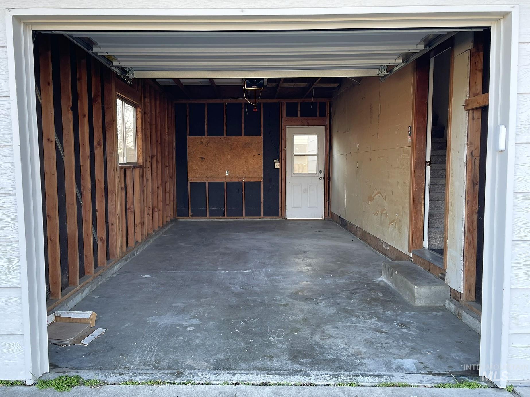 131 Oxley Road, Emmett, Idaho 83617, 2 Bedrooms, 1 Bathroom, Residential Income For Sale, Price $410,000,MLS 98971993