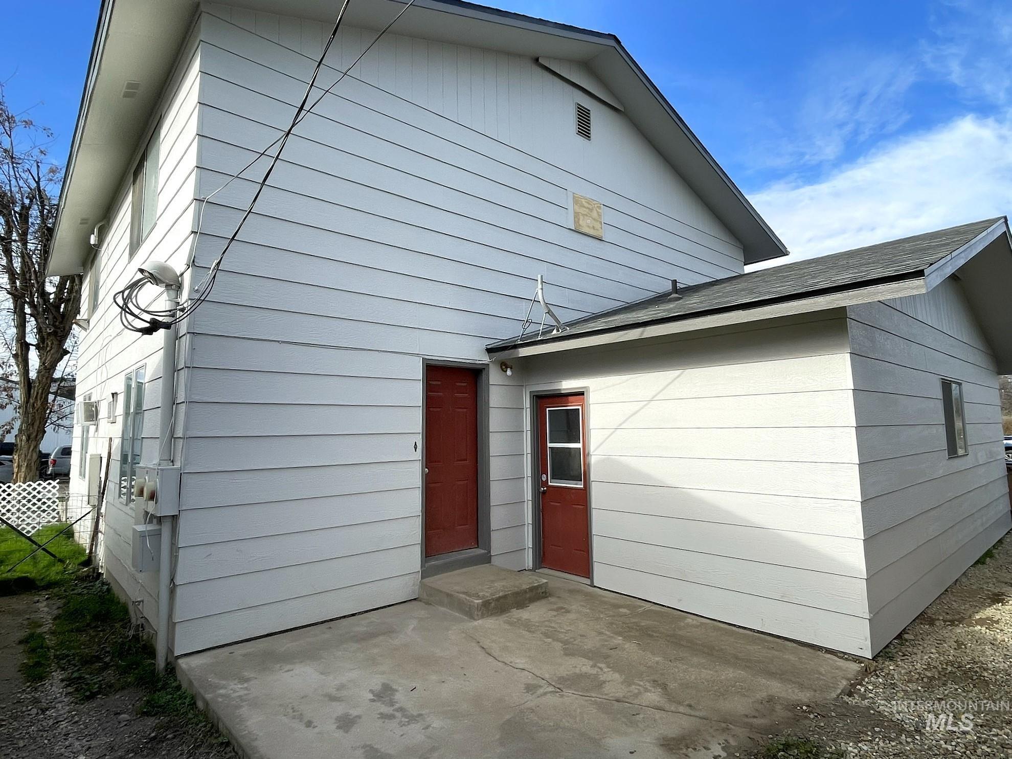 131 Oxley Road, Emmett, Idaho 83617, 2 Bedrooms, 1 Bathroom, Residential Income For Sale, Price $410,000,MLS 98971993
