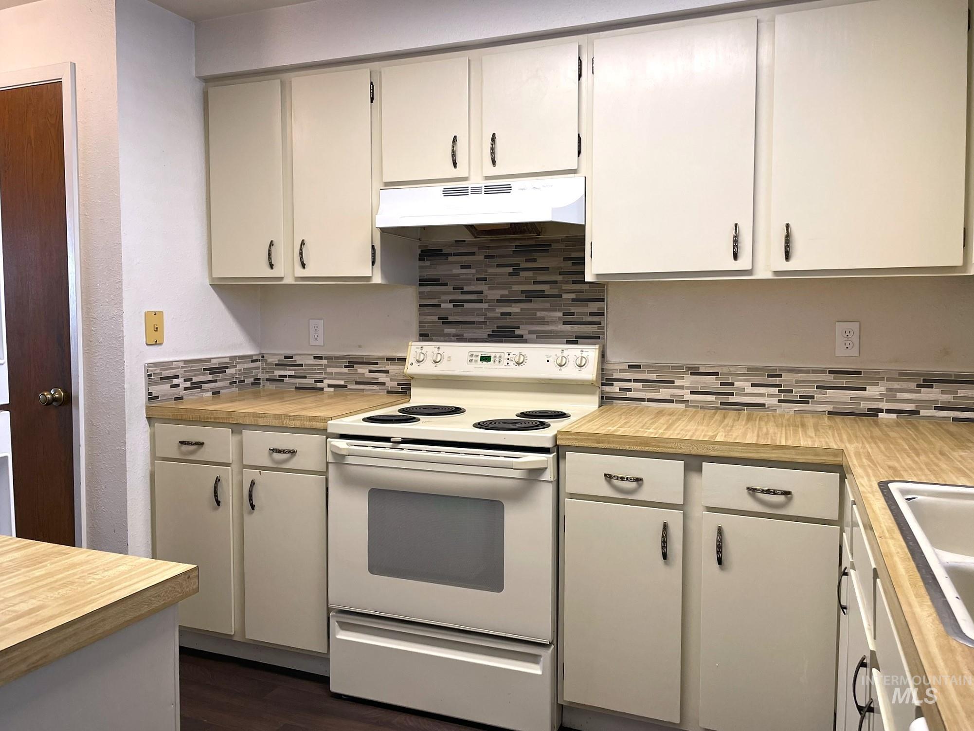 131 Oxley Road, Emmett, Idaho 83617, 2 Bedrooms, 1 Bathroom, Residential Income For Sale, Price $410,000,MLS 98971993