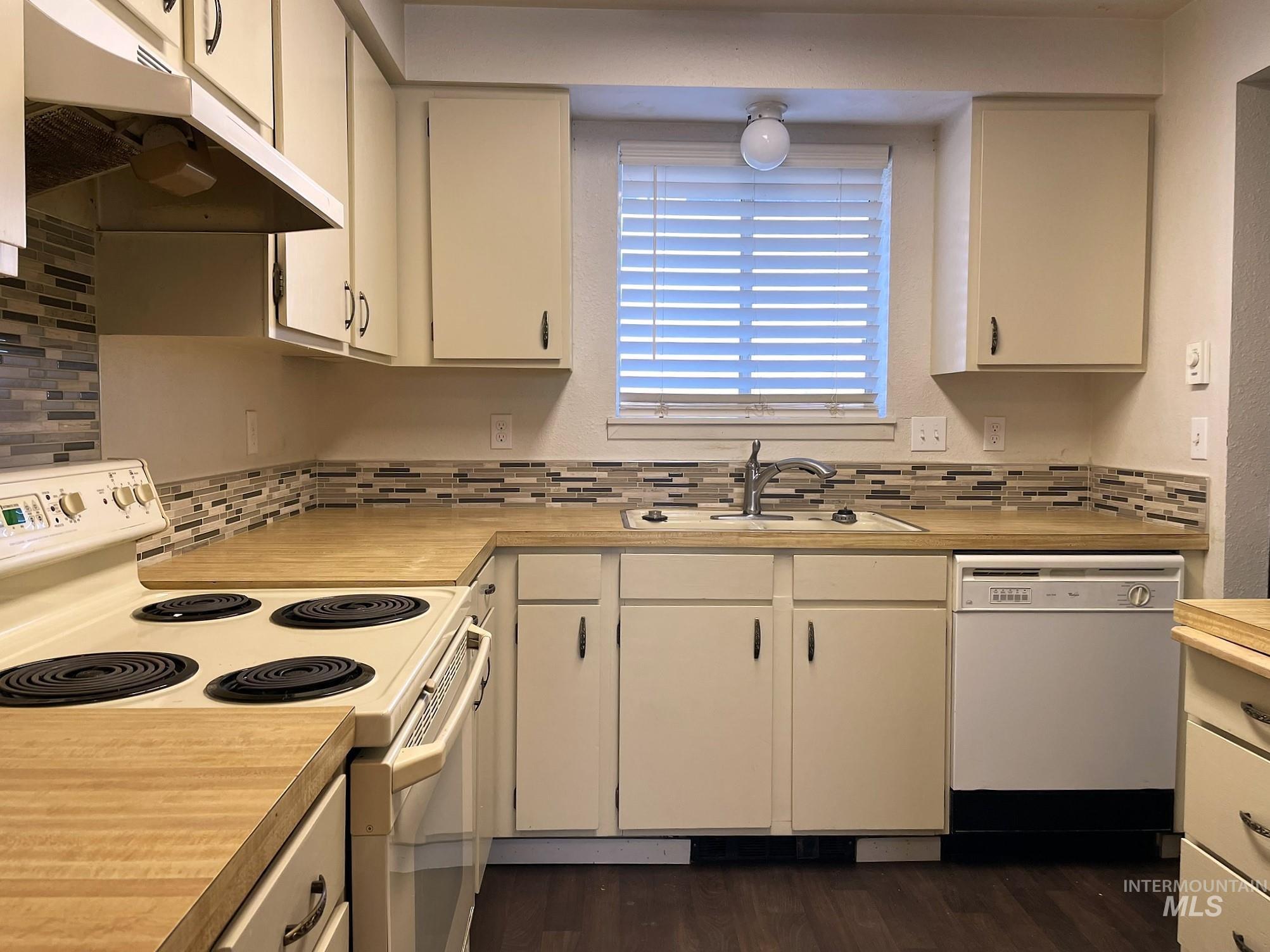 131 Oxley Road, Emmett, Idaho 83617, 2 Bedrooms, 1 Bathroom, Residential Income For Sale, Price $410,000,MLS 98971993