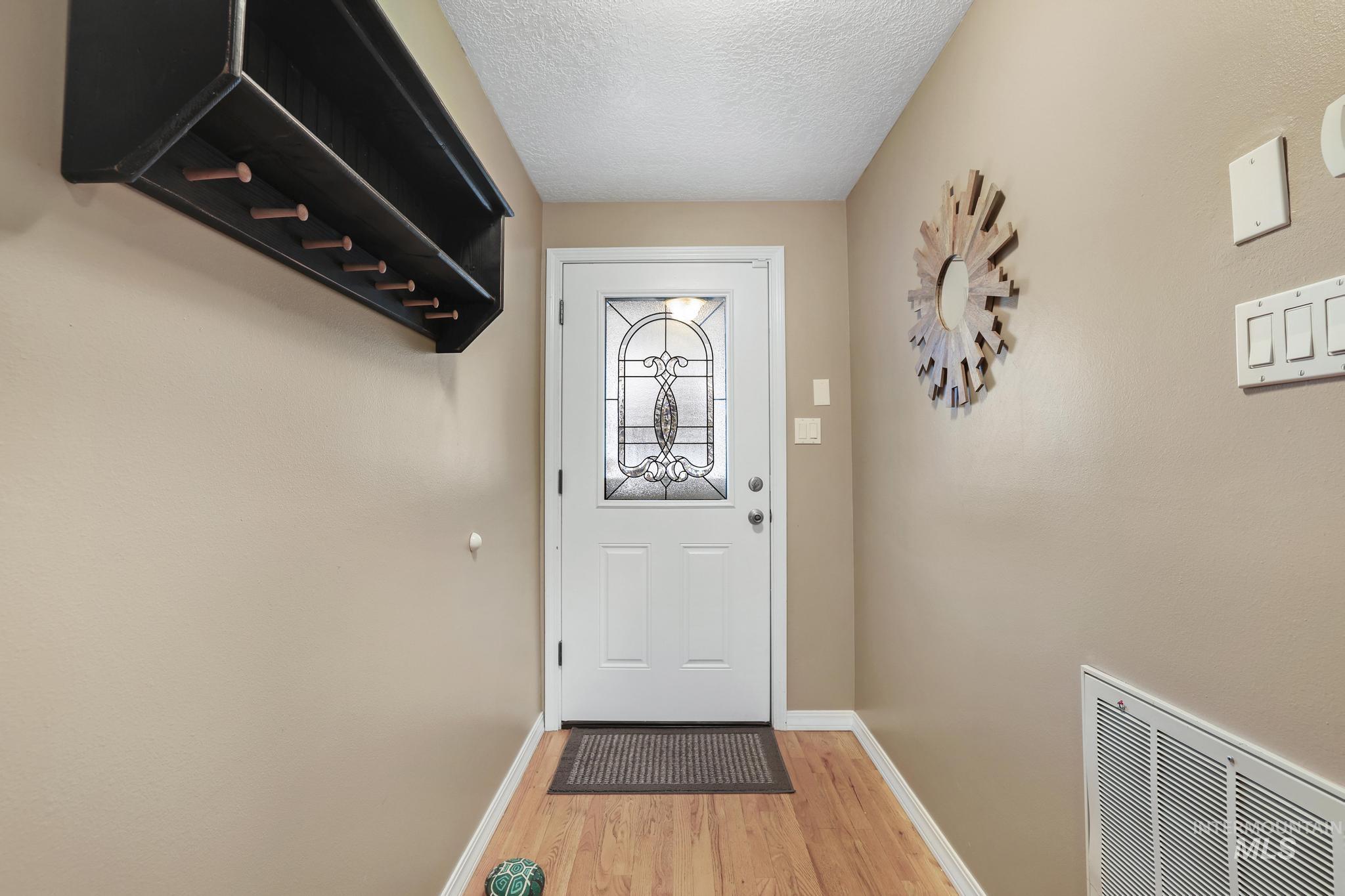 1143 Starfire, Twin Falls, Idaho 83301, 3 Bedrooms, 2 Bathrooms, Residential For Sale, Price $404,900,MLS 98972000