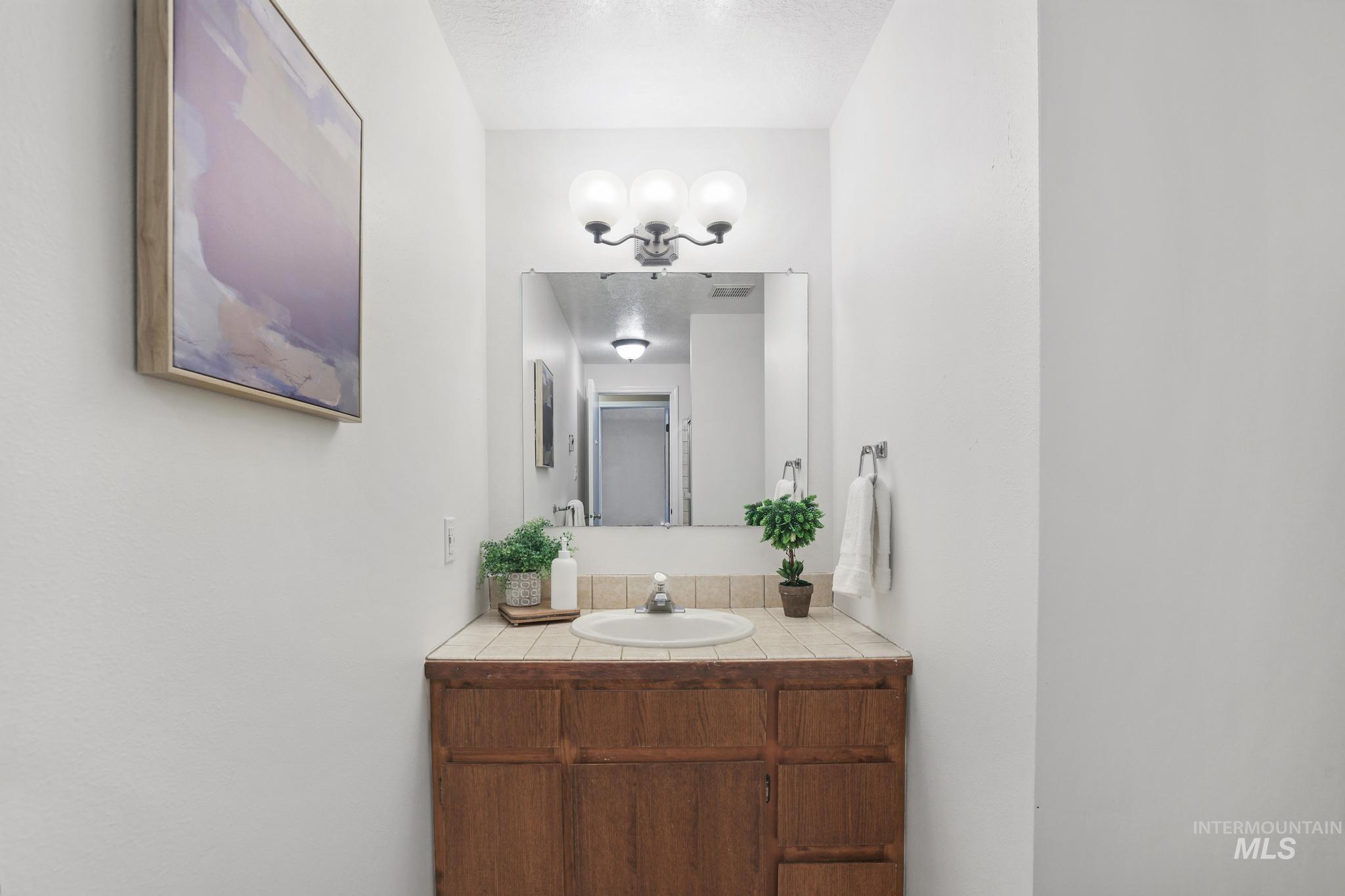 1143 Starfire, Twin Falls, Idaho 83301, 3 Bedrooms, 2 Bathrooms, Residential For Sale, Price $404,900,MLS 98972000