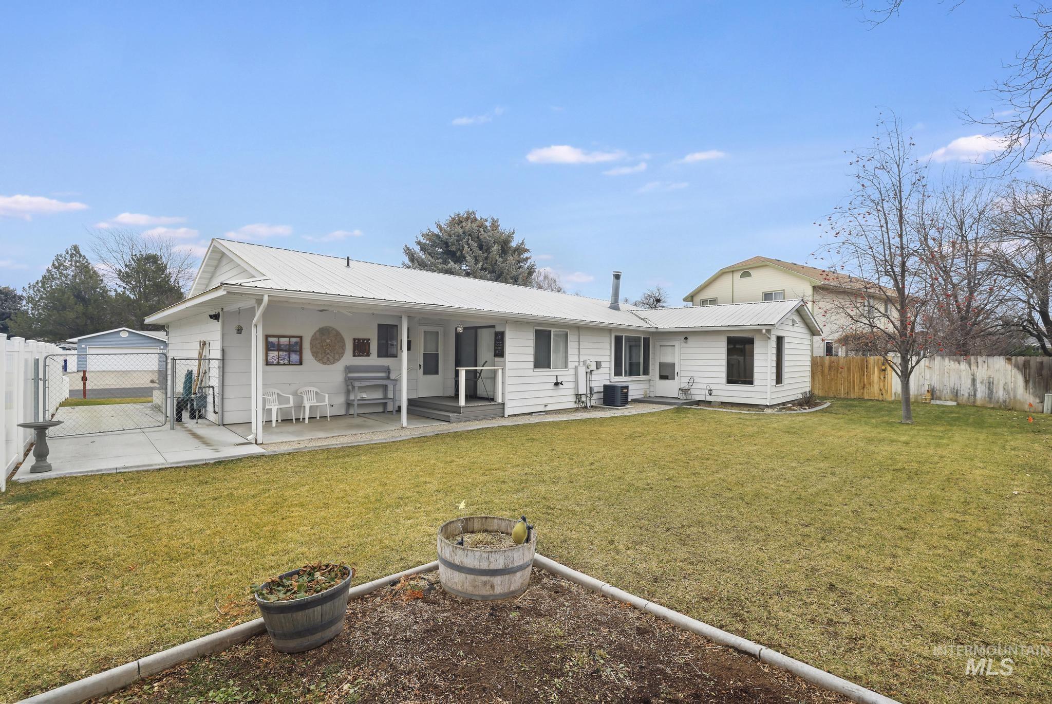 1143 Starfire, Twin Falls, Idaho 83301, 3 Bedrooms, 2 Bathrooms, Residential For Sale, Price $404,900,MLS 98972000