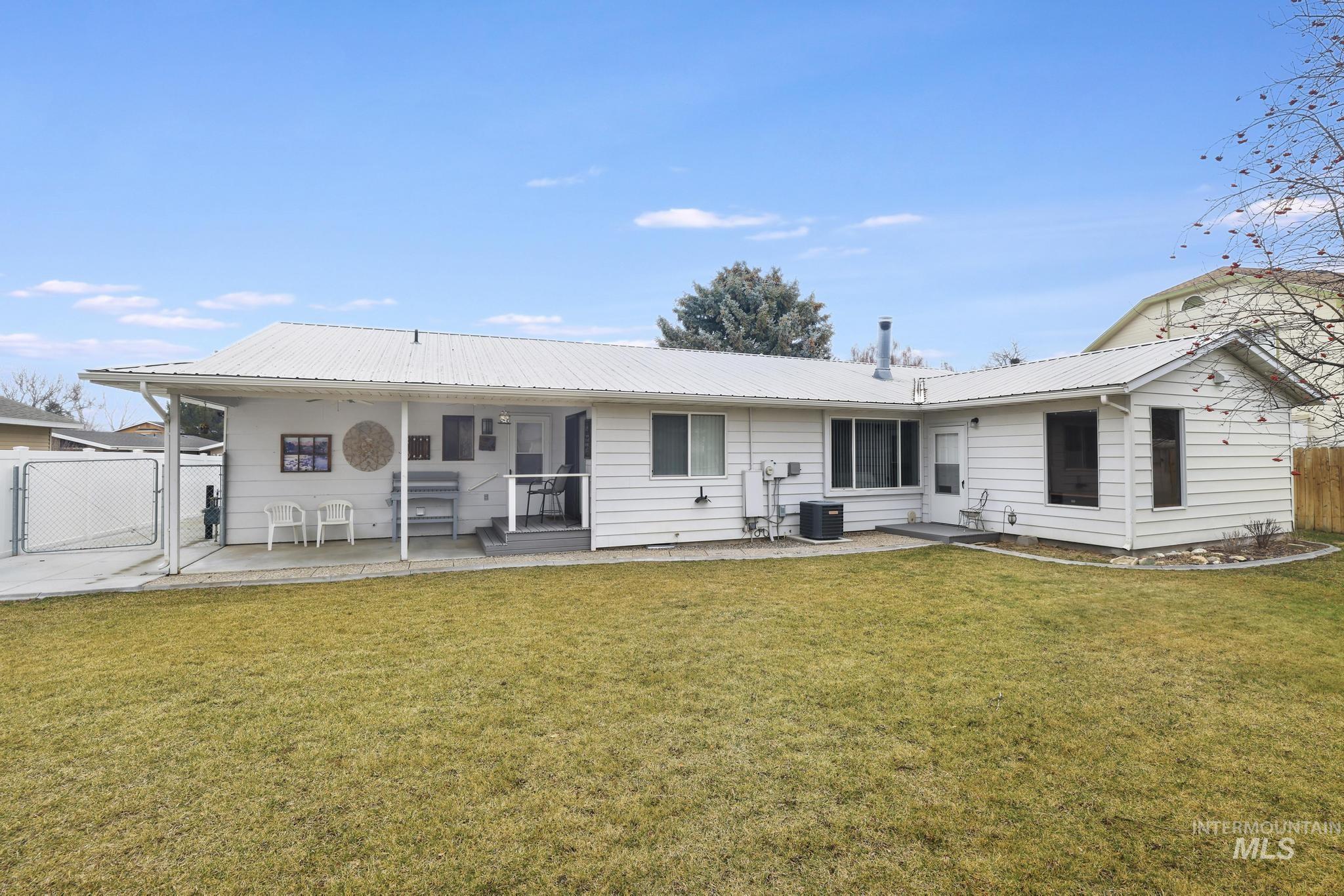 1143 Starfire, Twin Falls, Idaho 83301, 3 Bedrooms, 2 Bathrooms, Residential For Sale, Price $404,900,MLS 98972000