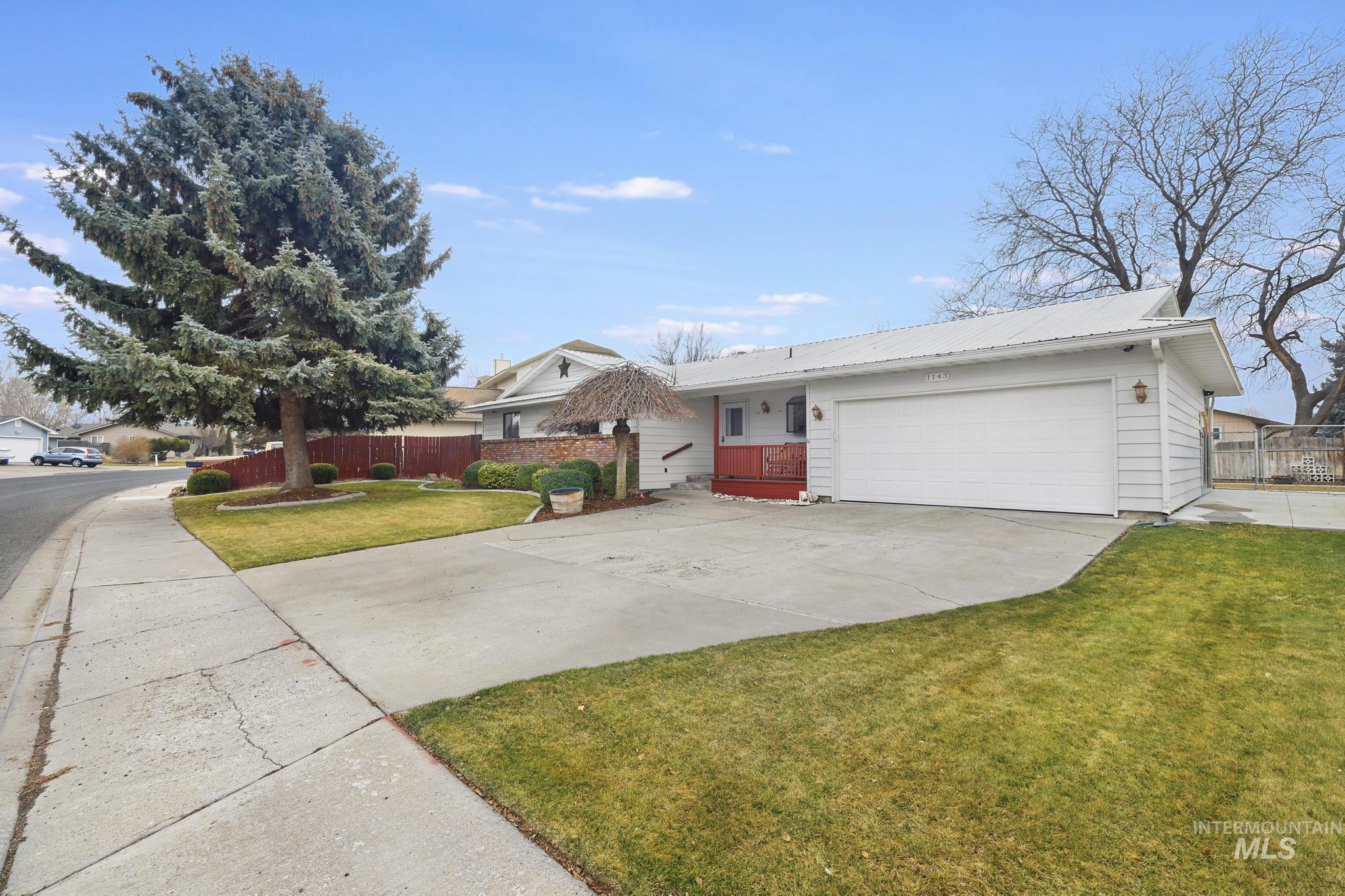 1143 Starfire, Twin Falls, Idaho 83301, 3 Bedrooms, 2 Bathrooms, Residential For Sale, Price $404,900,MLS 98972000