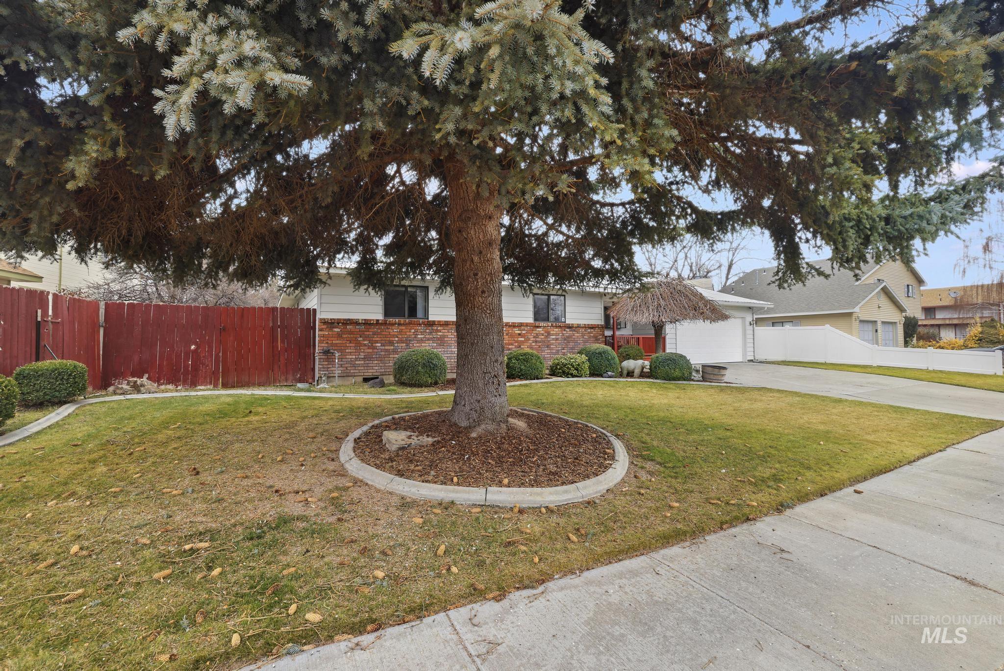 1143 Starfire, Twin Falls, Idaho 83301, 3 Bedrooms, 2 Bathrooms, Residential For Sale, Price $404,900,MLS 98972000