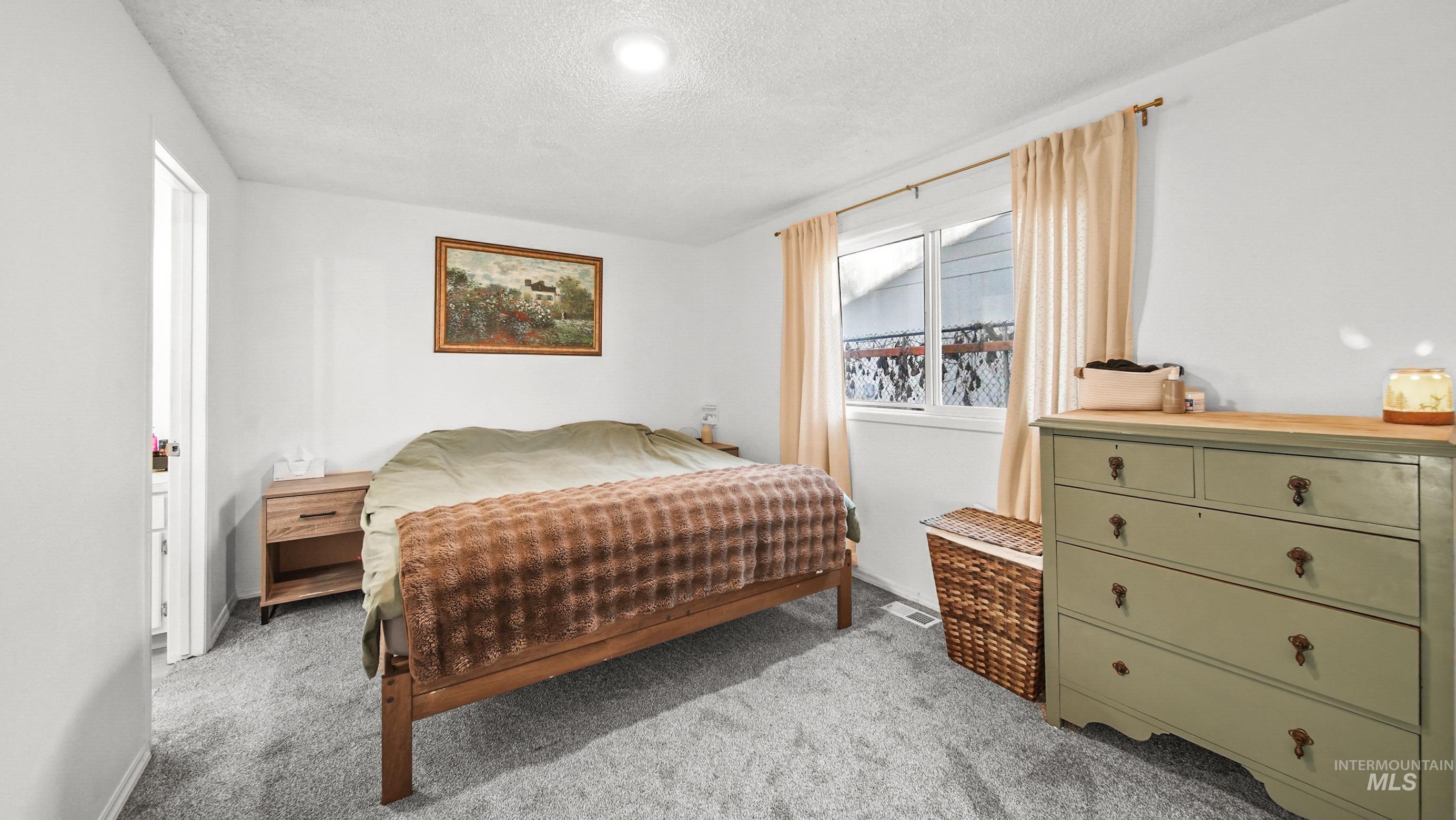 431 Buckingham Drive, Twin Falls, Idaho 83301, 3 Bedrooms, 2 Bathrooms, Residential For Sale, Price $325,000,MLS 98972005