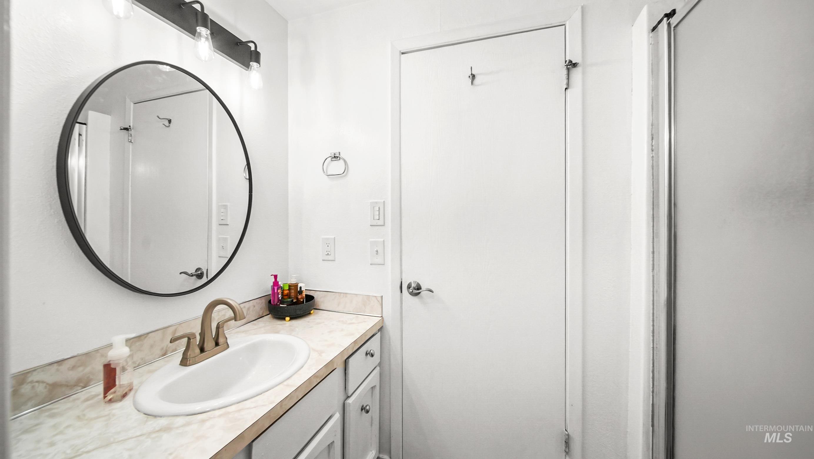 431 Buckingham Drive, Twin Falls, Idaho 83301, 3 Bedrooms, 2 Bathrooms, Residential For Sale, Price $325,000,MLS 98972005