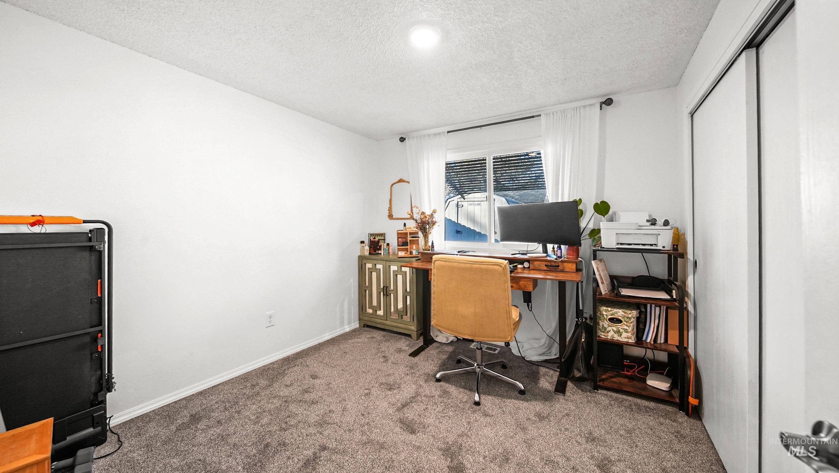 431 Buckingham Drive, Twin Falls, Idaho 83301, 3 Bedrooms, 2 Bathrooms, Residential For Sale, Price $325,000,MLS 98972005