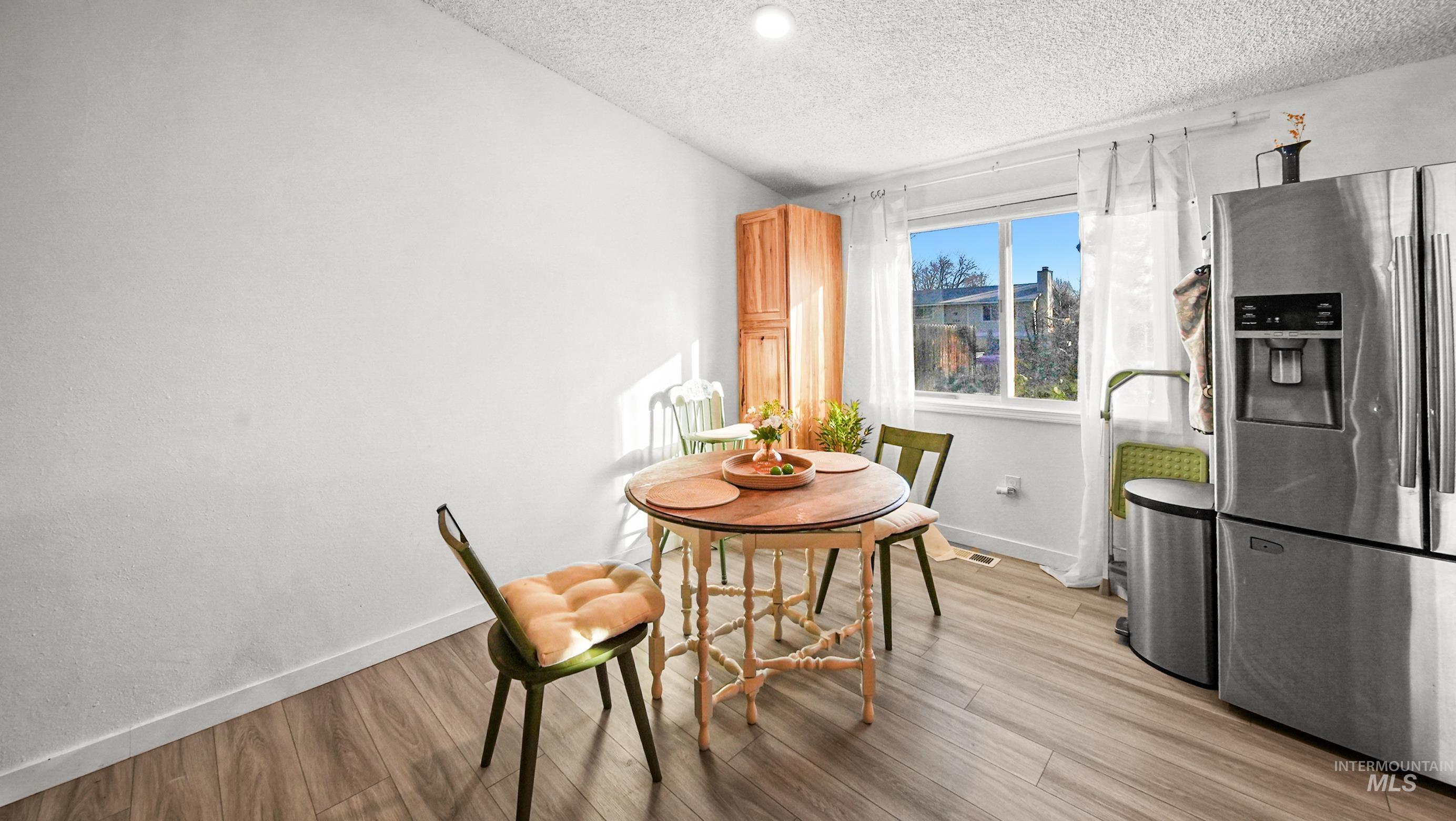 431 Buckingham Drive, Twin Falls, Idaho 83301, 3 Bedrooms, 2 Bathrooms, Residential For Sale, Price $325,000,MLS 98972005