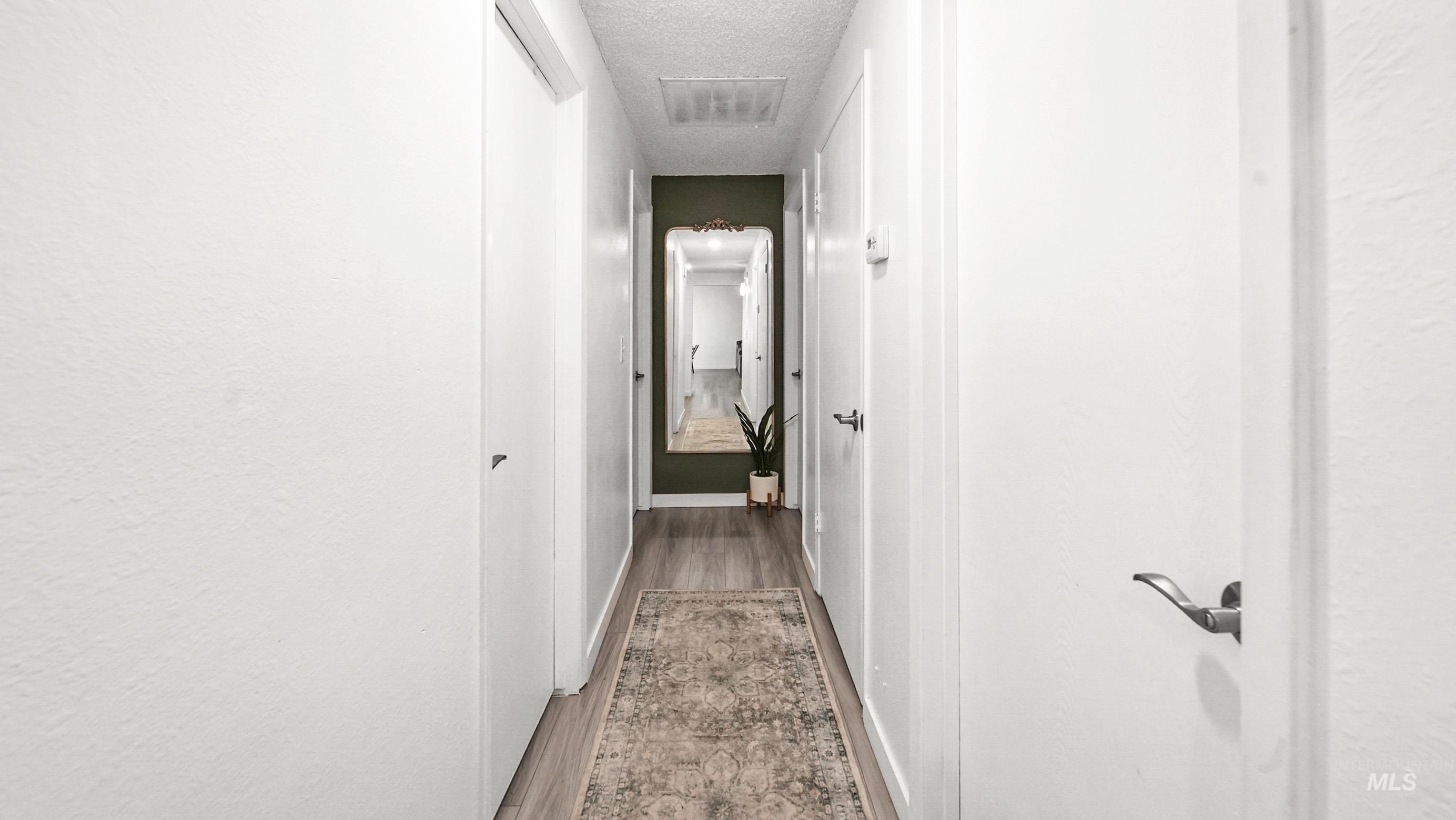 431 Buckingham Drive, Twin Falls, Idaho 83301, 3 Bedrooms, 2 Bathrooms, Residential For Sale, Price $325,000,MLS 98972005