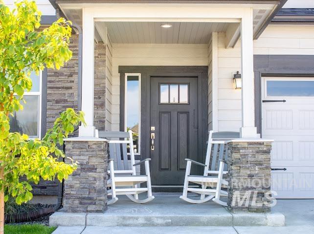 2718 Whispering Pine Dr, Twin Falls, Idaho 83301, 4 Bedrooms, 2.5 Bathrooms, Residential For Sale, Price $509,900,MLS 98972006