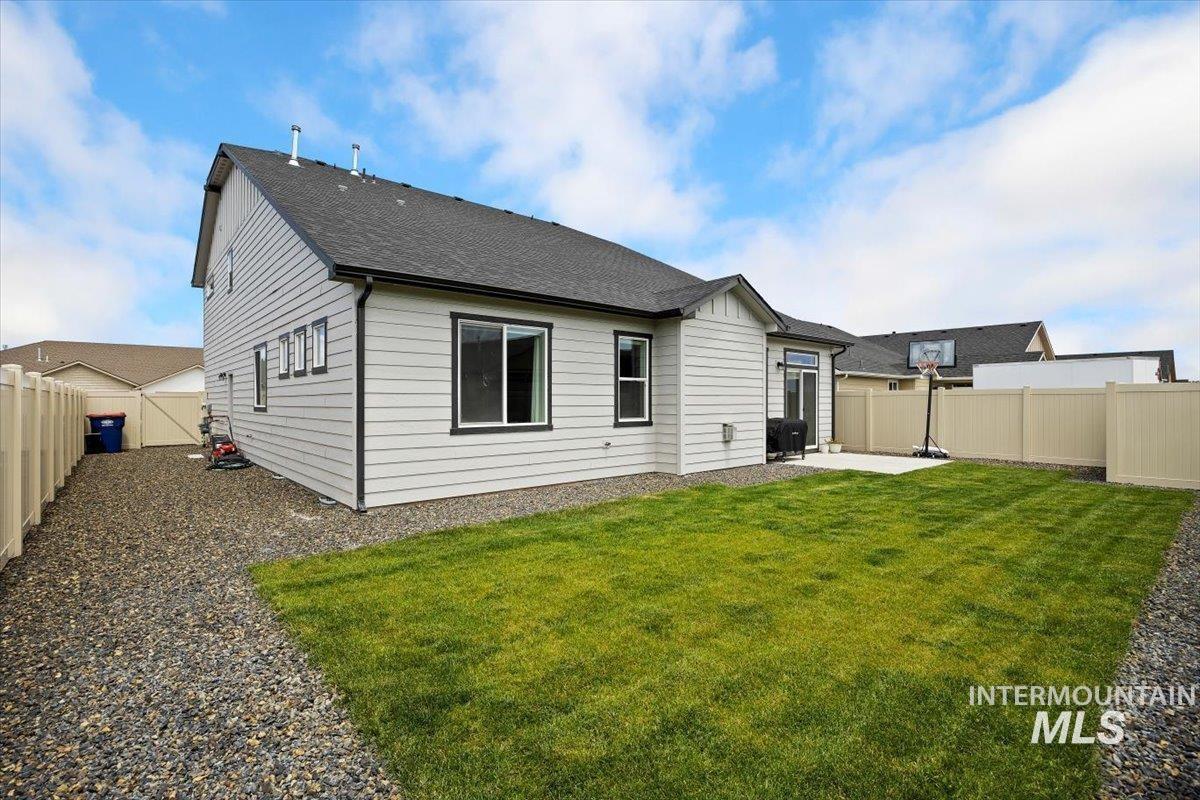 2718 Whispering Pine Dr, Twin Falls, Idaho 83301, 4 Bedrooms, 2.5 Bathrooms, Residential For Sale, Price $509,900,MLS 98972006