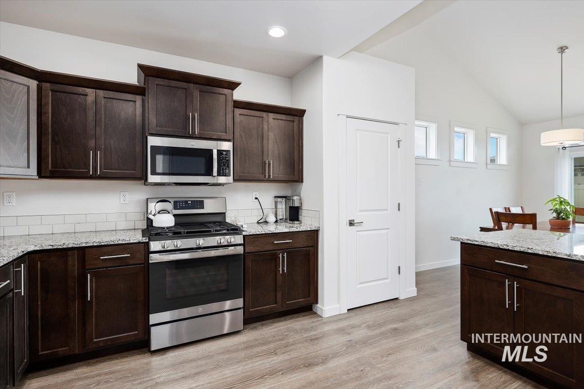 2718 Whispering Pine Dr, Twin Falls, Idaho 83301, 4 Bedrooms, 2.5 Bathrooms, Residential For Sale, Price $509,900,MLS 98972006