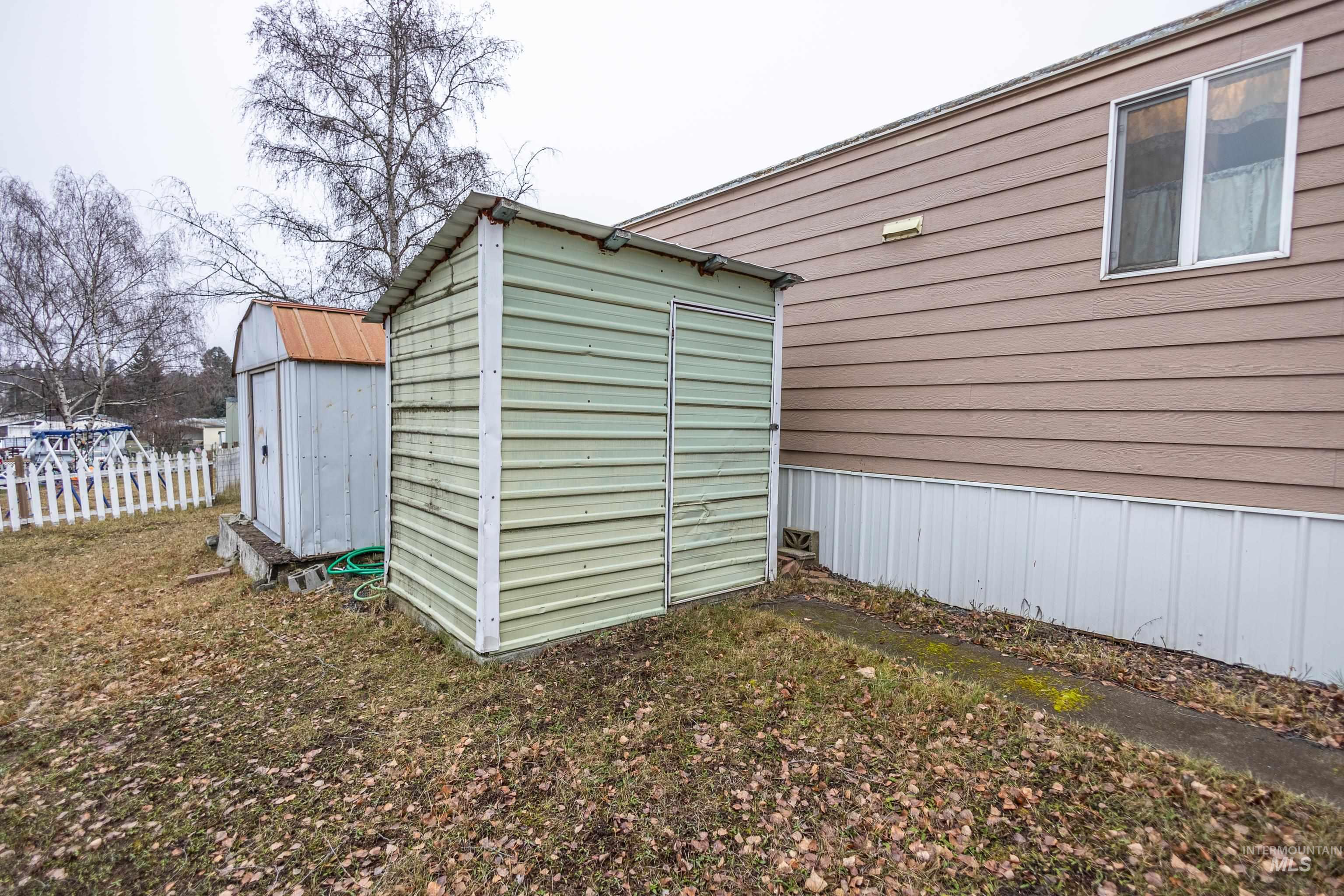 411 N Almon Street, Moscow, Idaho 83843, 3 Bedrooms, 2 Bathrooms, Residential For Sale, Price $39,900,MLS 98972010