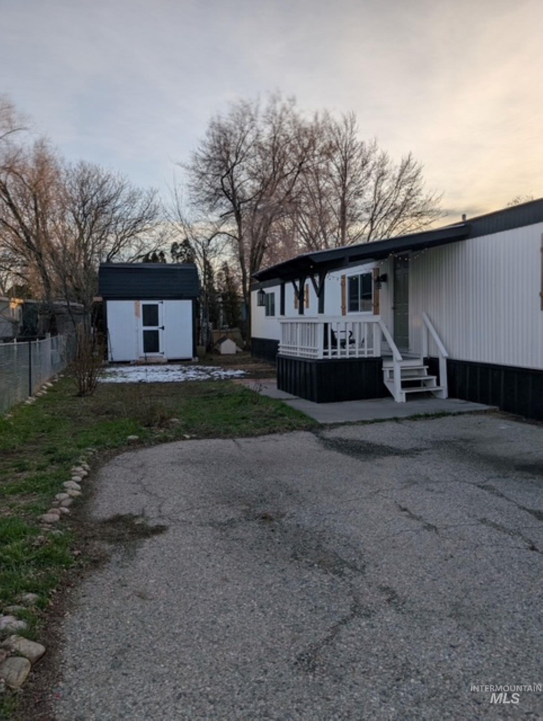 50 NW Barlington ST, Mountain Home, Idaho 83647-6368, 2 Bedrooms, 2 Bathrooms, Residential For Sale, Price $95,000,MLS 98972014