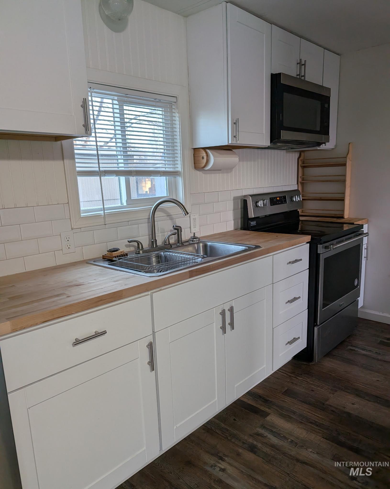 50 NW Barlington ST, Mountain Home, Idaho 83647-6368, 2 Bedrooms, 2 Bathrooms, Residential For Sale, Price $95,000,MLS 98972014