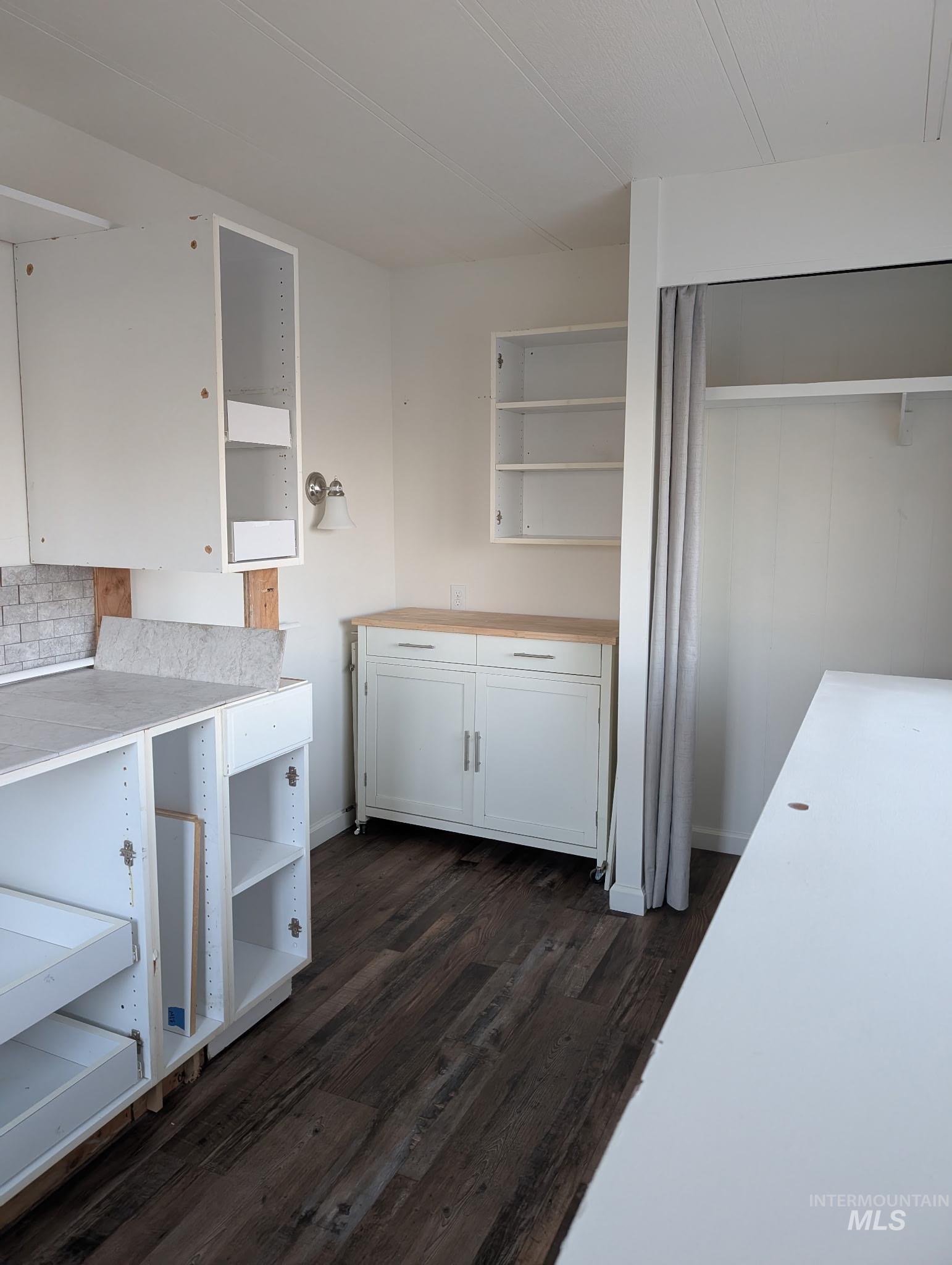 50 NW Barlington ST, Mountain Home, Idaho 83647-6368, 2 Bedrooms, 2 Bathrooms, Residential For Sale, Price $95,000,MLS 98972014