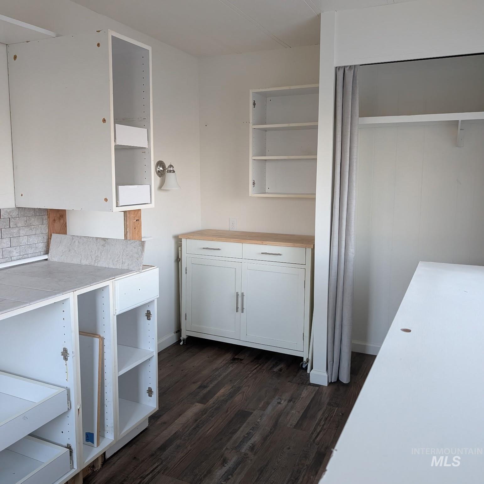 50 NW Barlington ST, Mountain Home, Idaho 83647-6368, 2 Bedrooms, 2 Bathrooms, Residential For Sale, Price $95,000,MLS 98972014