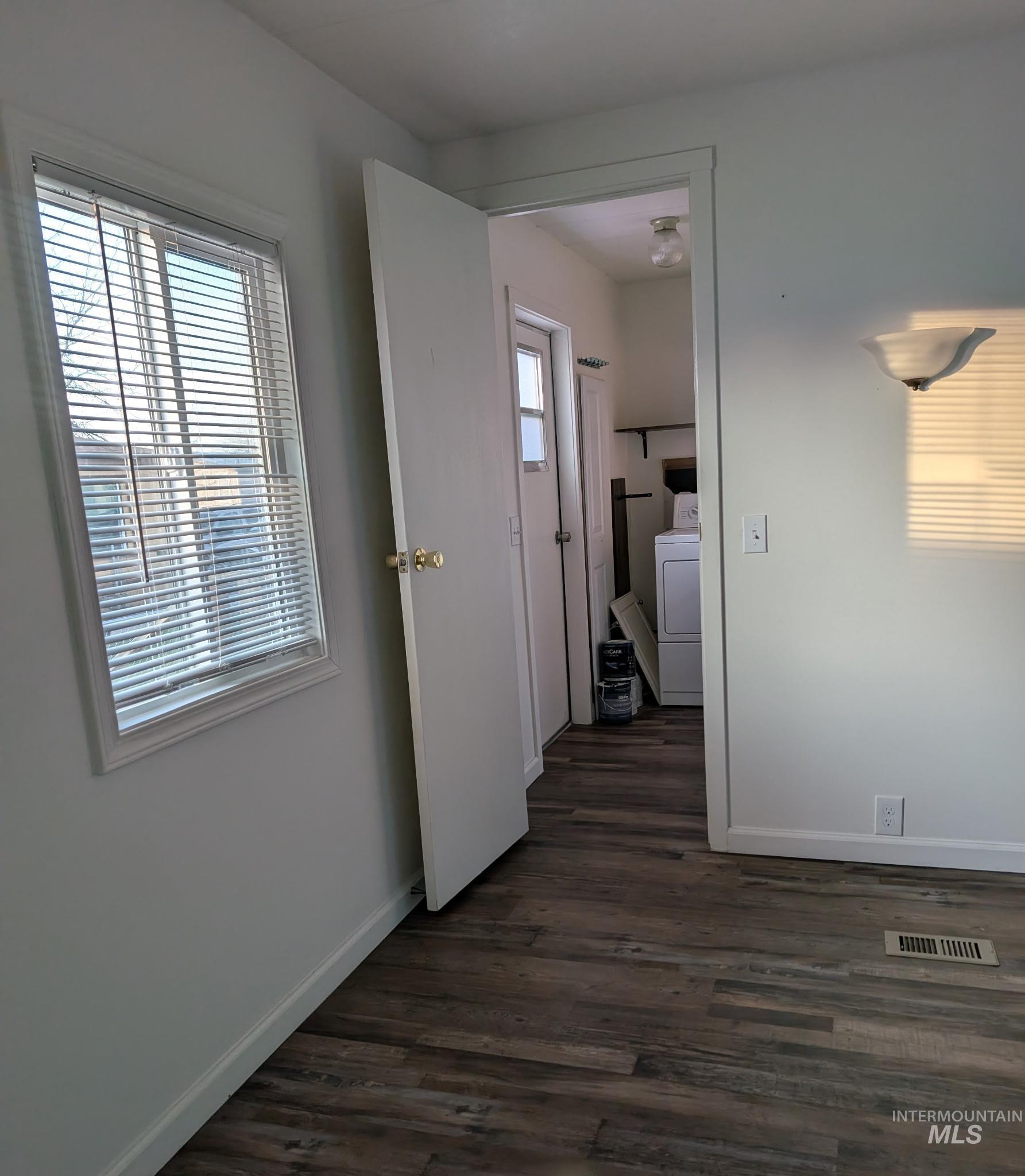 50 NW Barlington ST, Mountain Home, Idaho 83647-6368, 2 Bedrooms, 2 Bathrooms, Residential For Sale, Price $95,000,MLS 98972014