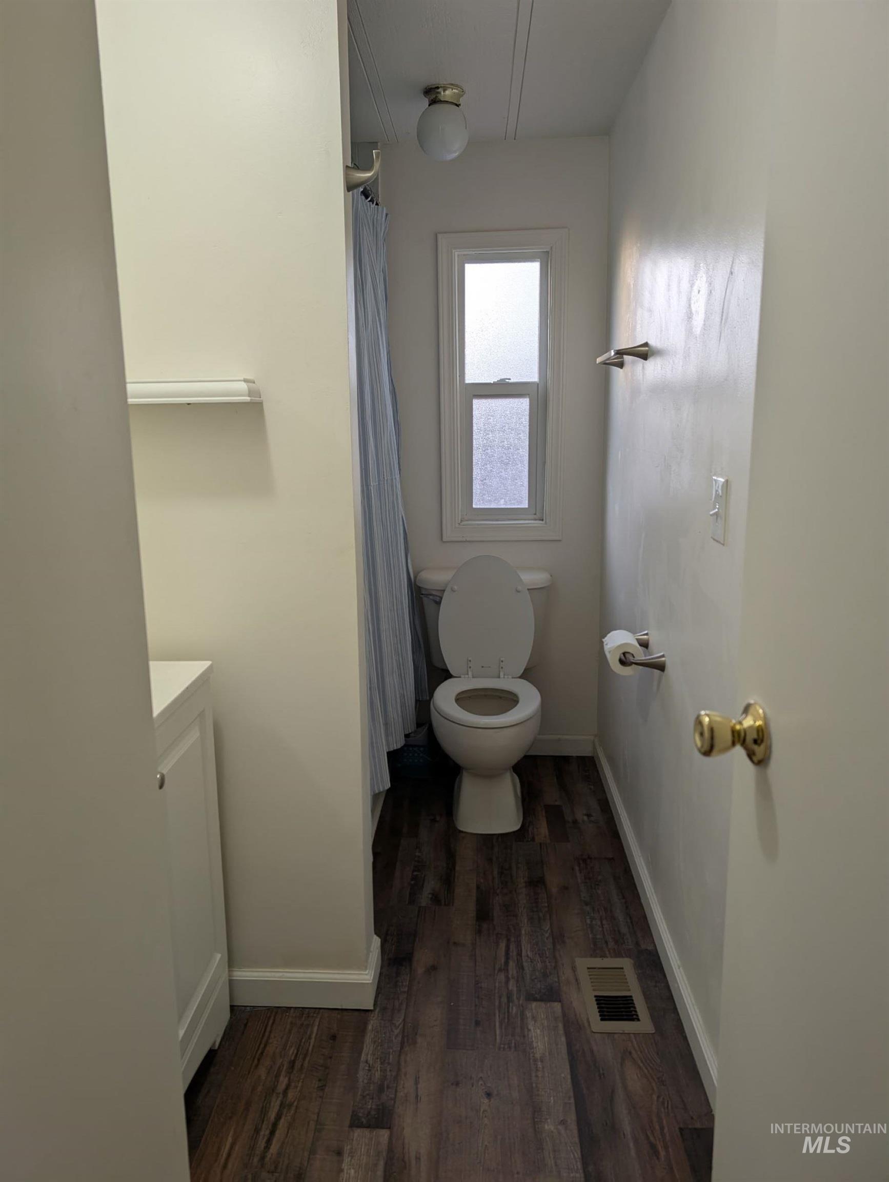 50 NW Barlington ST, Mountain Home, Idaho 83647-6368, 2 Bedrooms, 2 Bathrooms, Residential For Sale, Price $95,000,MLS 98972014