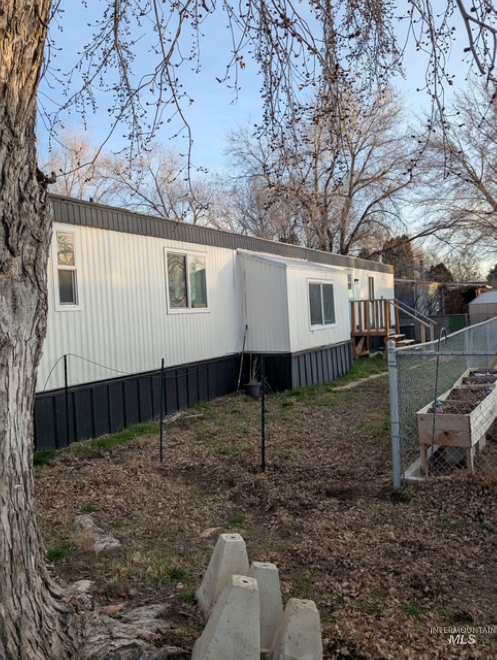 50 NW Barlington ST, Mountain Home, Idaho 83647-6368, 2 Bedrooms, 2 Bathrooms, Residential For Sale, Price $95,000,MLS 98972014