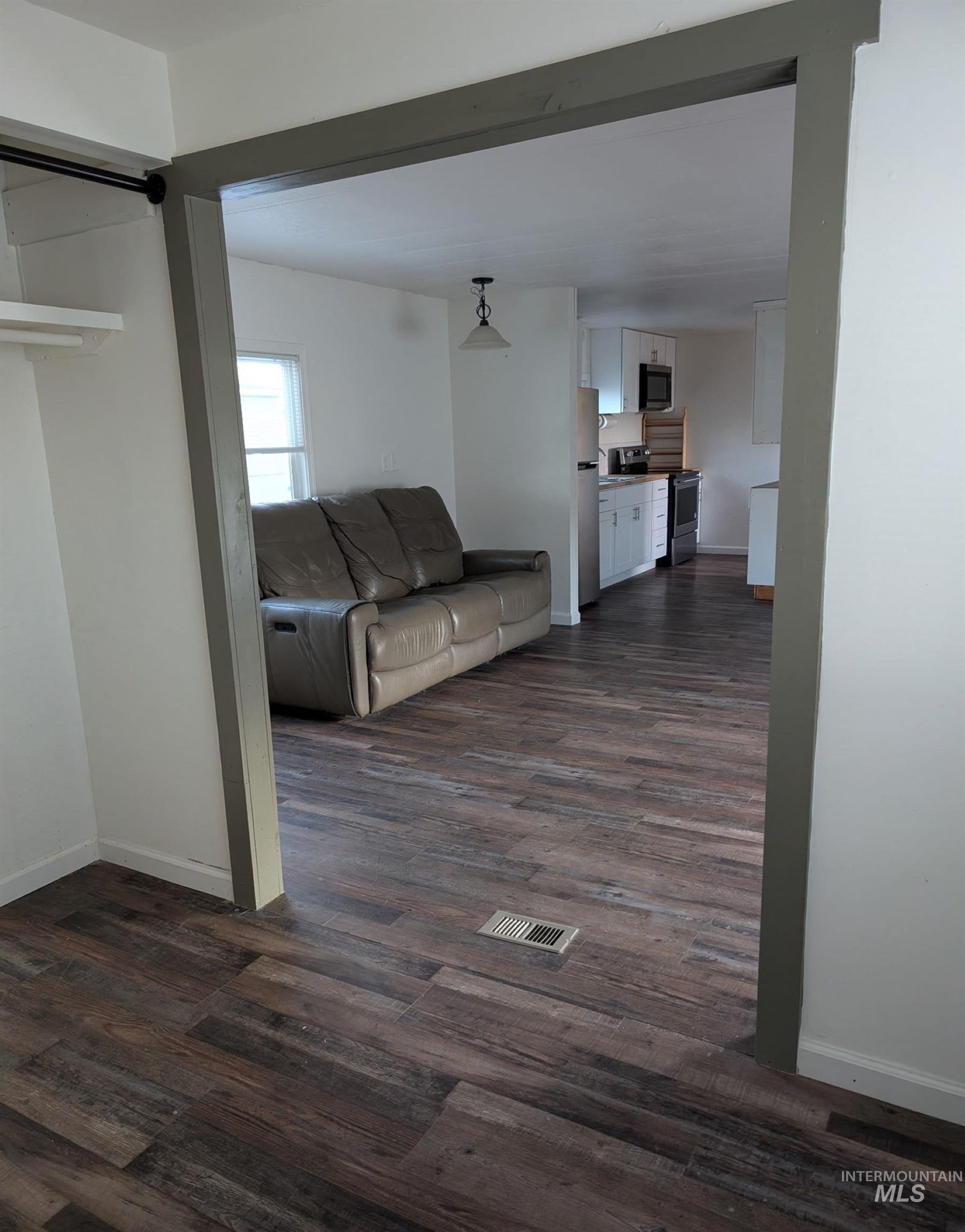 50 NW Barlington ST, Mountain Home, Idaho 83647-6368, 2 Bedrooms, 2 Bathrooms, Residential For Sale, Price $95,000,MLS 98972014