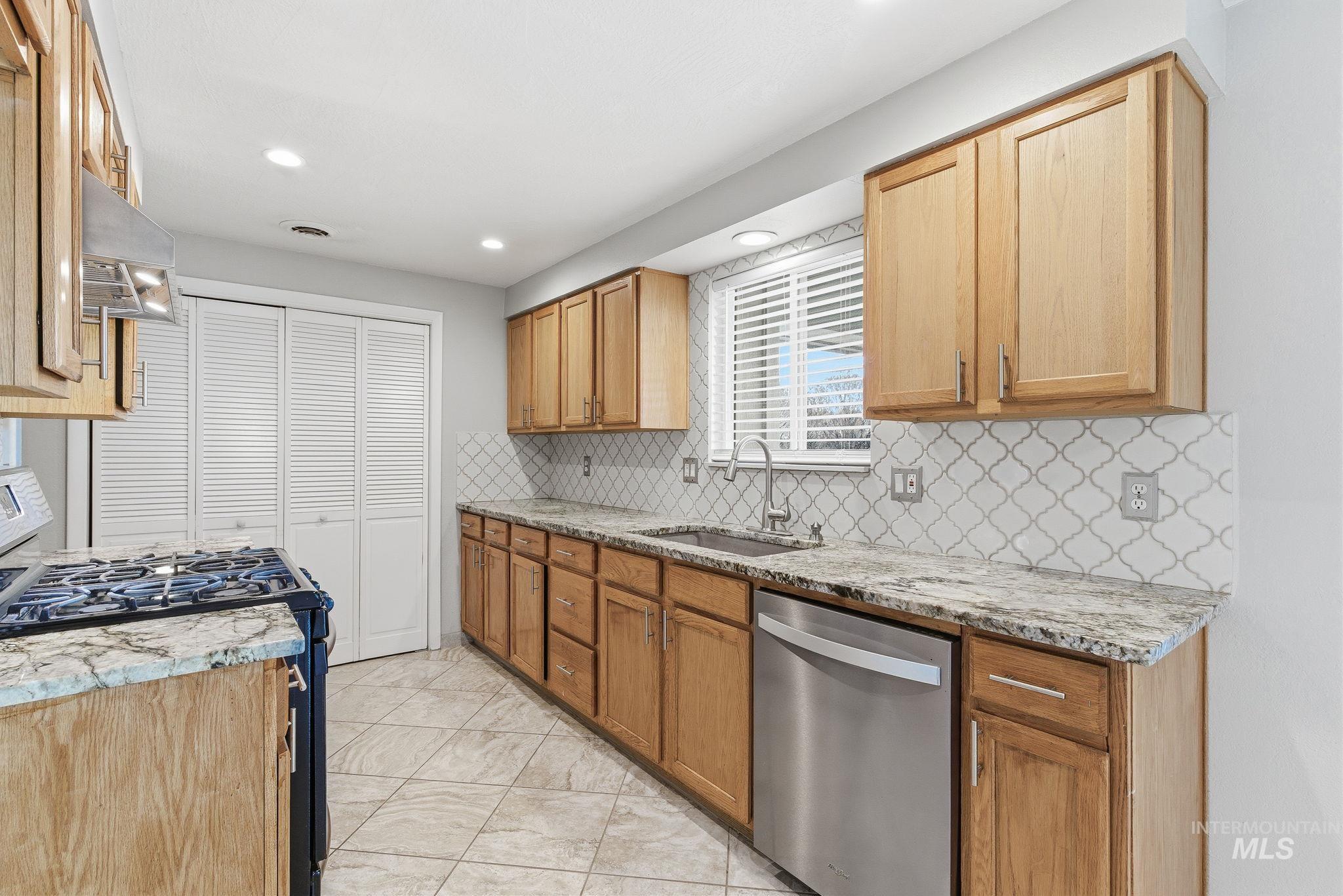 367 E 3rd ST, Kuna, Idaho 83634, 4 Bedrooms, 2 Bathrooms, Residential For Sale, Price $394,733,MLS 98972016