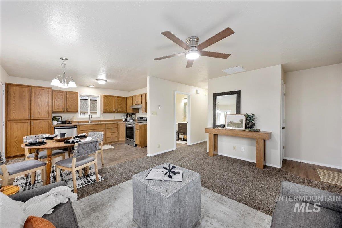 926 4Th Ave W, Twin Falls, Idaho 83301, 4 Bedrooms, 2 Bathrooms, Residential For Sale, Price $274,000,MLS 98972017