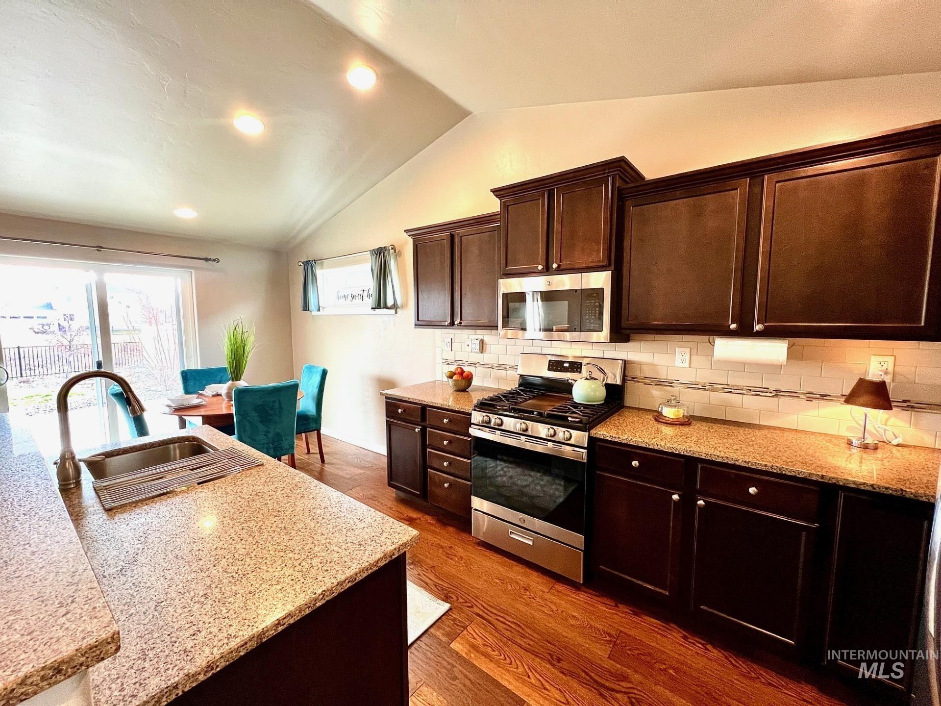 11677 W Baserri Dr, Boise, Idaho 83709-1307, 3 Bedrooms, 2 Bathrooms, Residential For Sale, Price $424,900,MLS 98972021