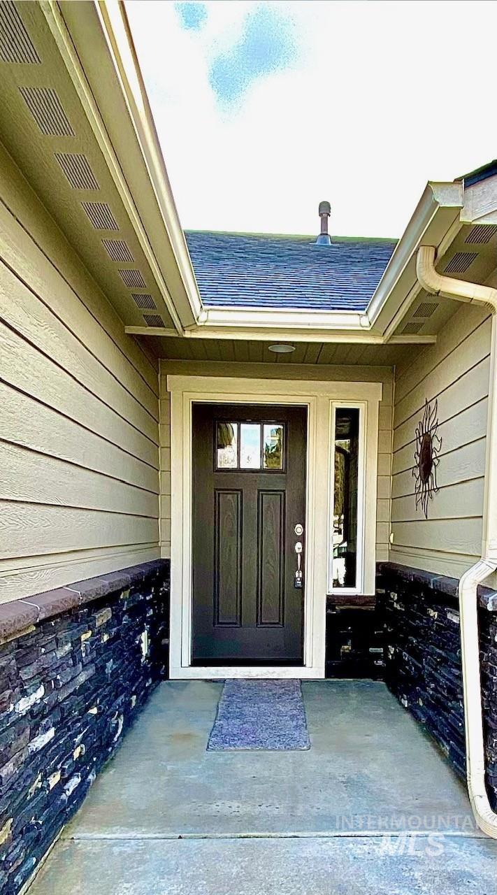 11677 W Baserri Dr, Boise, Idaho 83709-1307, 3 Bedrooms, 2 Bathrooms, Residential For Sale, Price $424,900,MLS 98972021