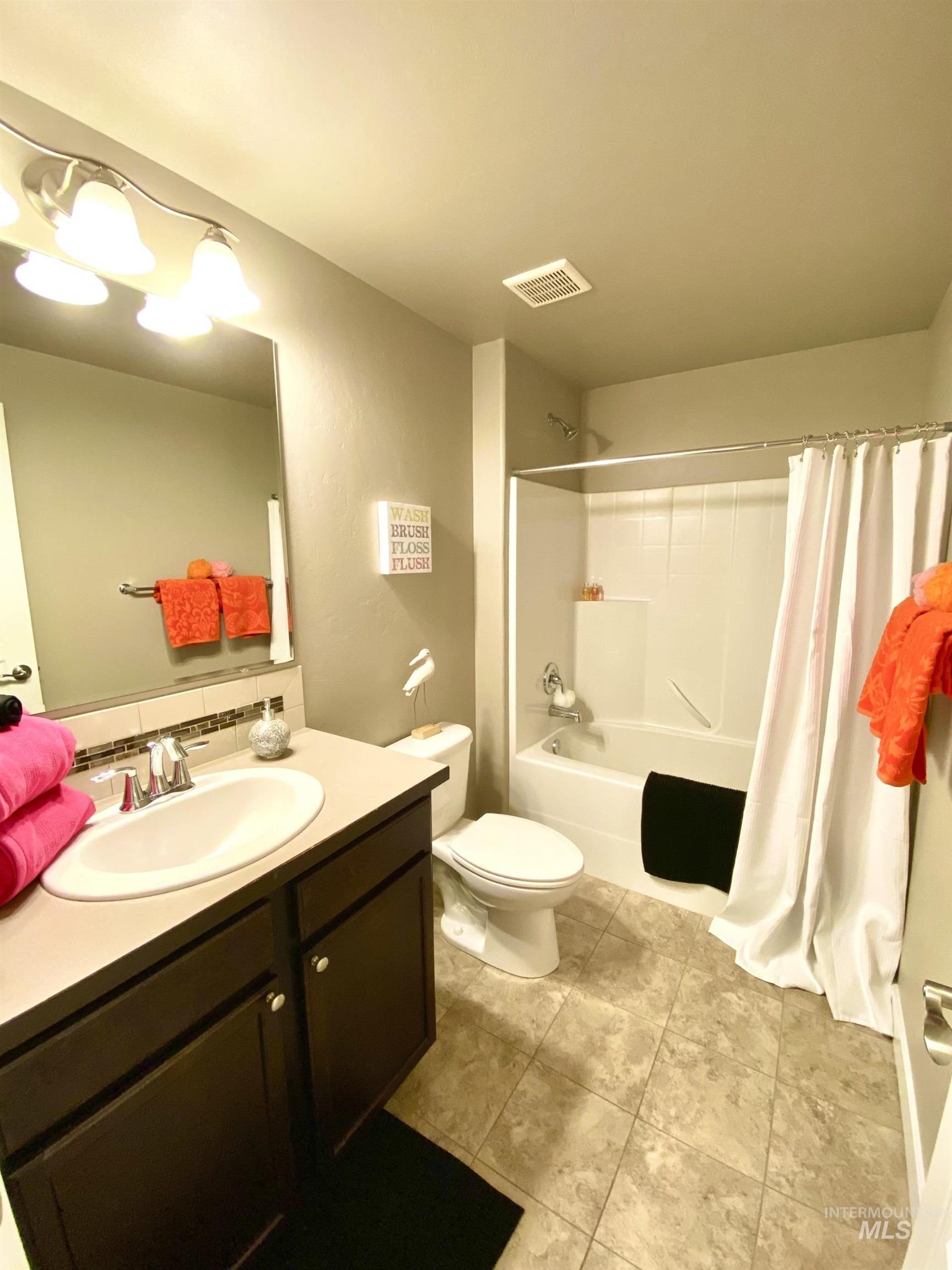 11677 W Baserri Dr, Boise, Idaho 83709-1307, 3 Bedrooms, 2 Bathrooms, Residential For Sale, Price $424,900,MLS 98972021