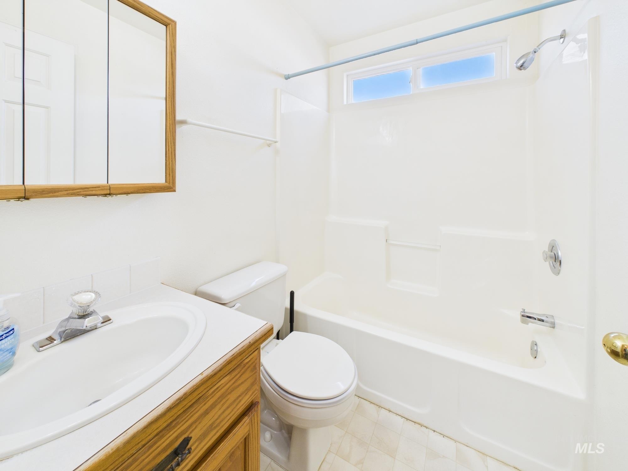 1786 N Plaza Rd N Plaza Rd, Emmett, Idaho 83617, 3 Bedrooms, 2 Bathrooms, Residential For Sale, Price $390,000,MLS 98972022