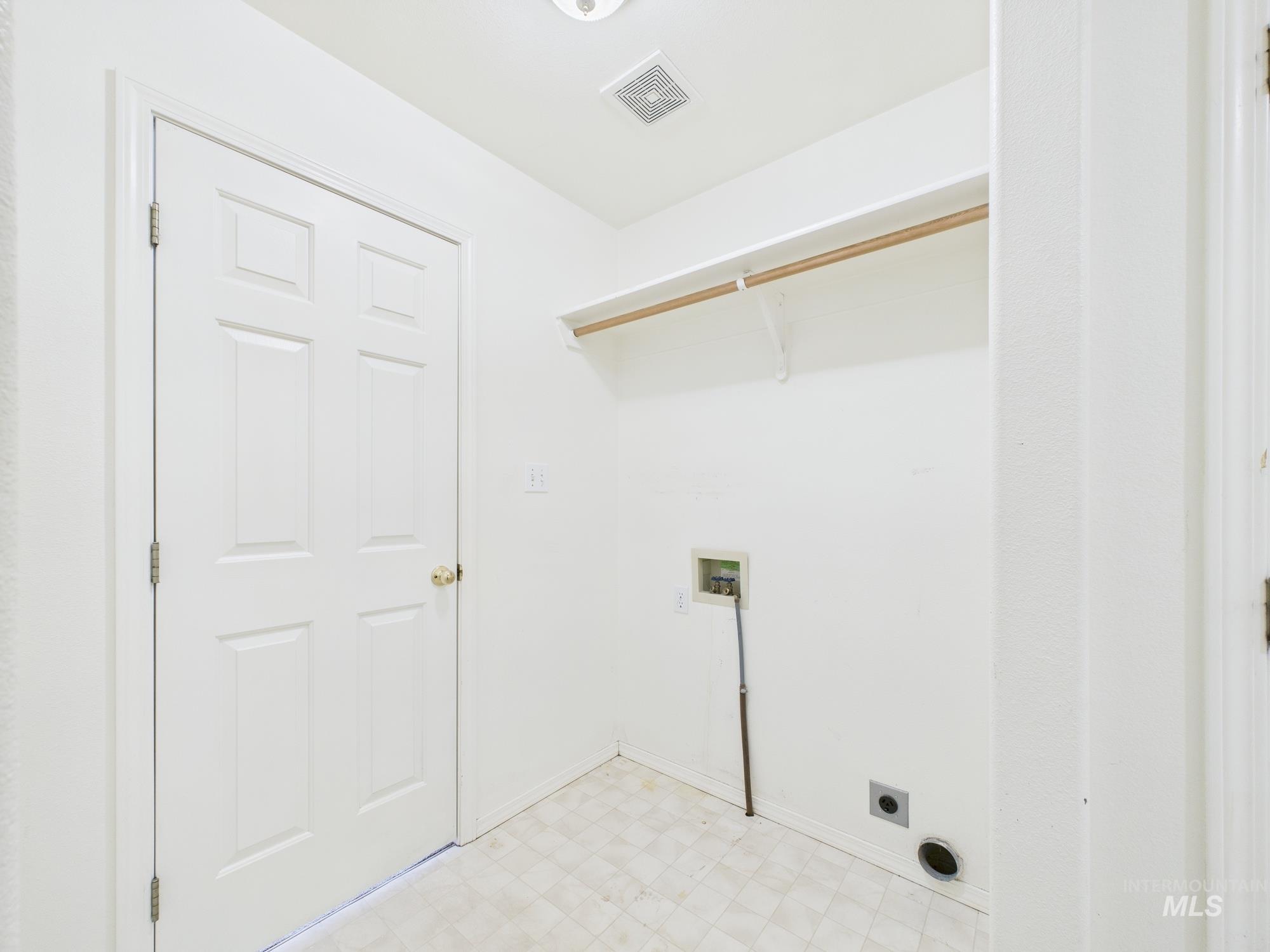 1786 N Plaza Rd N Plaza Rd, Emmett, Idaho 83617, 3 Bedrooms, 2 Bathrooms, Residential For Sale, Price $390,000,MLS 98972022