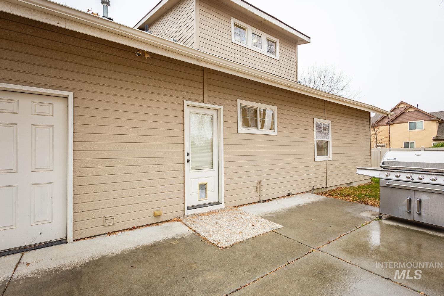 215 S Spring Lake Way, Star, Idaho 83669, 3 Bedrooms, 2.5 Bathrooms, Residential For Sale, Price $479,900,MLS 98972023