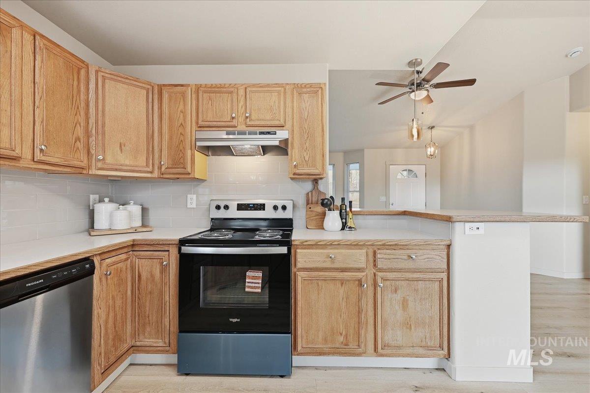 1681 W 4th St., Kuna, Idaho 83634, 3 Bedrooms, 2 Bathrooms, Residential For Sale, Price $368,500,MLS 98972024