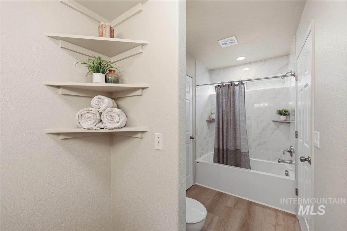 1681 W 4th St., Kuna, Idaho 83634, 3 Bedrooms, 2 Bathrooms, Residential For Sale, Price $368,500,MLS 98972024