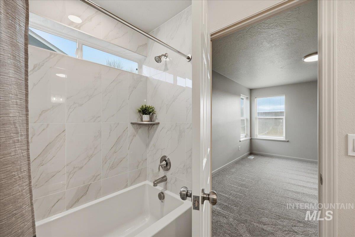 1681 W 4th St., Kuna, Idaho 83634, 3 Bedrooms, 2 Bathrooms, Residential For Sale, Price $368,500,MLS 98972024