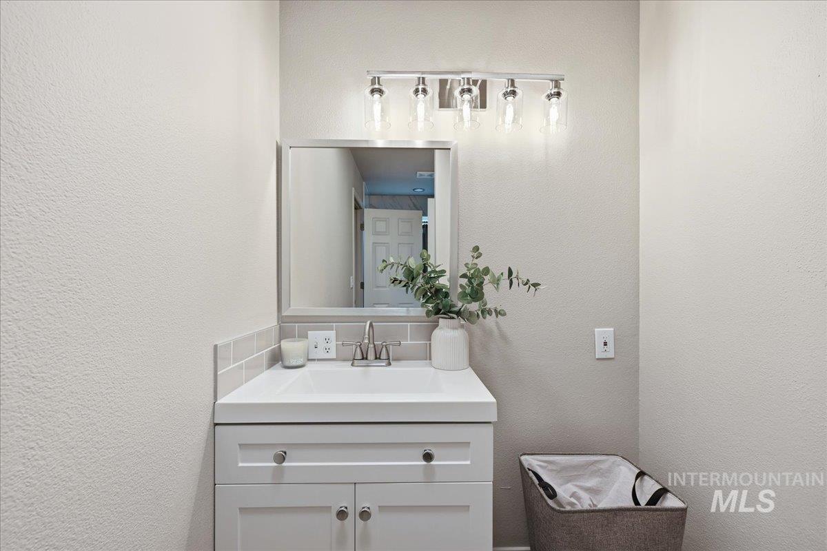 1681 W 4th St., Kuna, Idaho 83634, 3 Bedrooms, 2 Bathrooms, Residential For Sale, Price $368,500,MLS 98972024