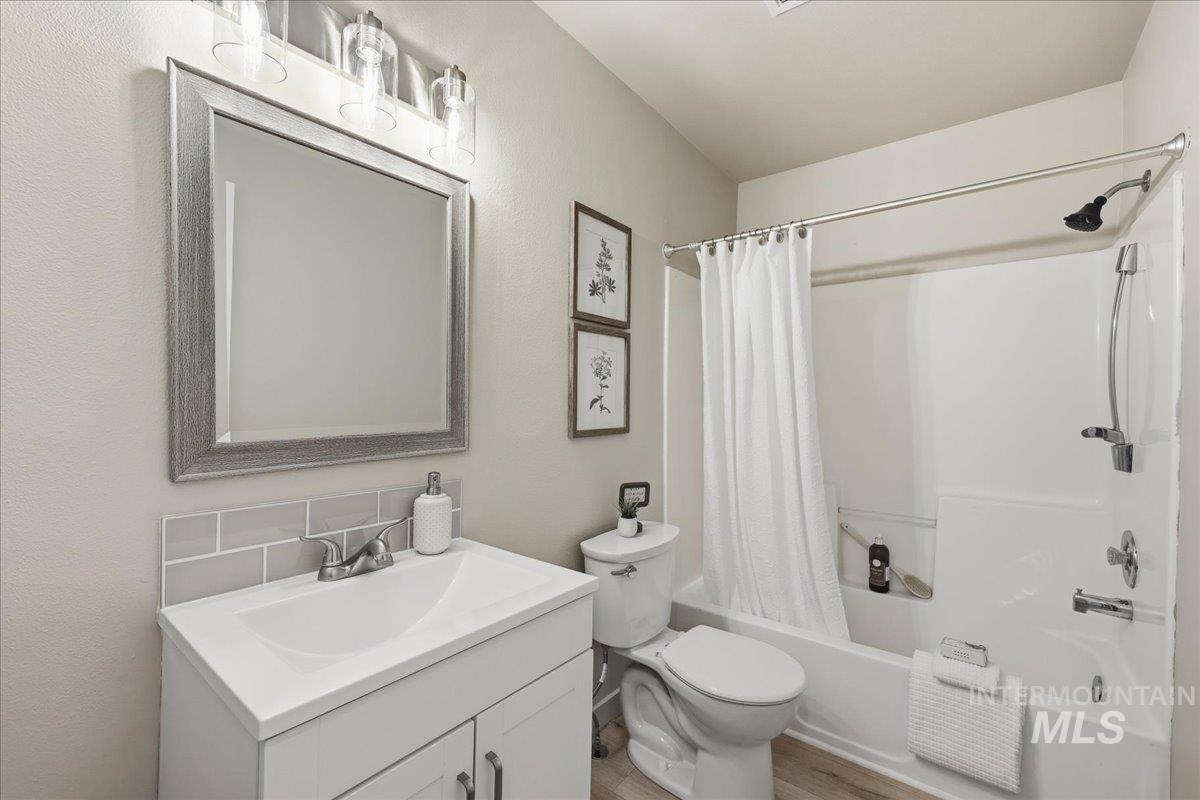 1681 W 4th St., Kuna, Idaho 83634, 3 Bedrooms, 2 Bathrooms, Residential For Sale, Price $368,500,MLS 98972024