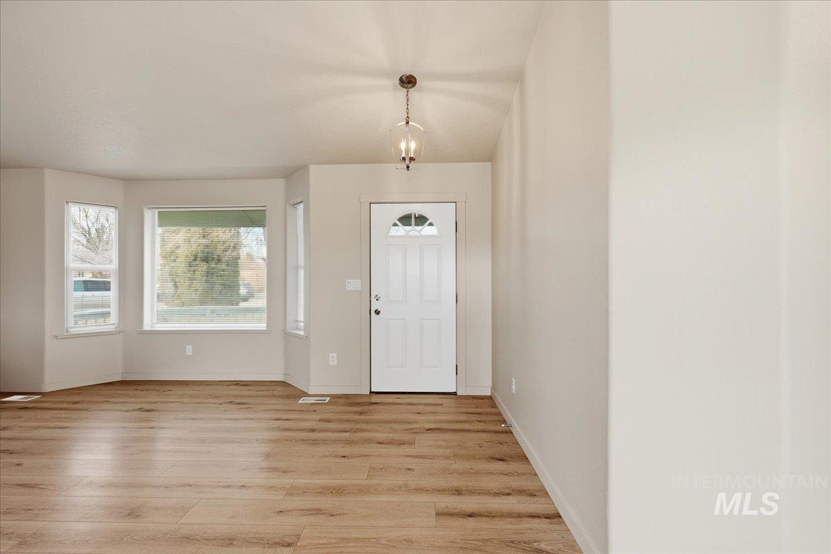 1681 W 4th St., Kuna, Idaho 83634, 3 Bedrooms, 2 Bathrooms, Residential For Sale, Price $368,500,MLS 98972024