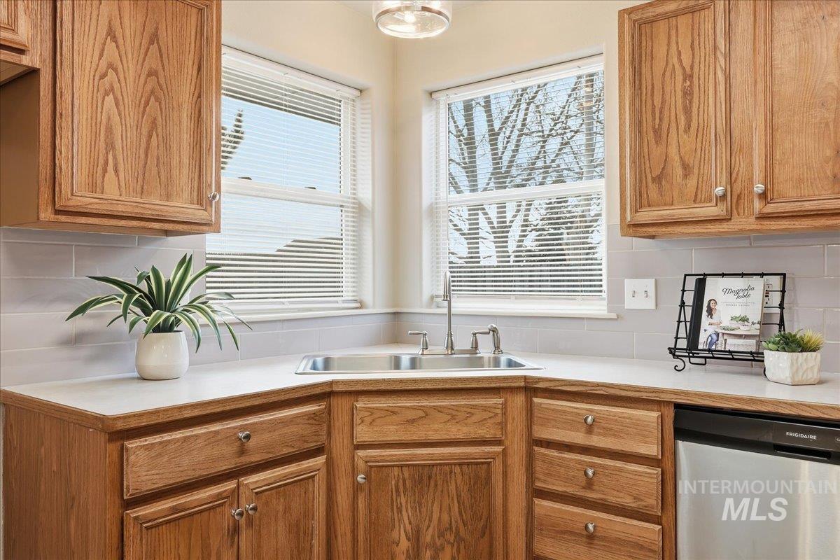 1681 W 4th St., Kuna, Idaho 83634, 3 Bedrooms, 2 Bathrooms, Residential For Sale, Price $368,500,MLS 98972024